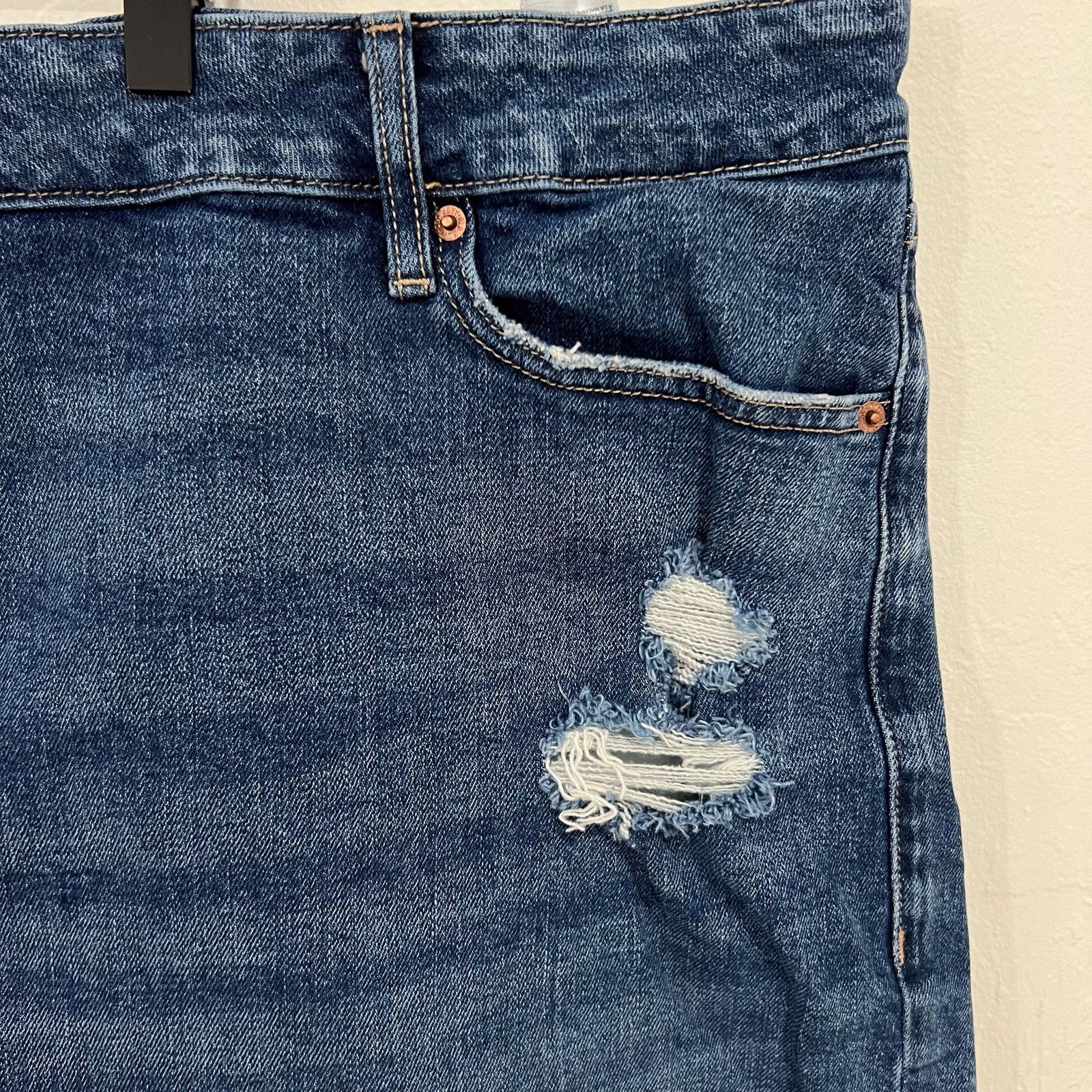 Old Navy Old Navy High Rise O.G. Straight Denim Shorts Size 28 Size 28" / US 6 / IT 42 - 2 Thumbnail
