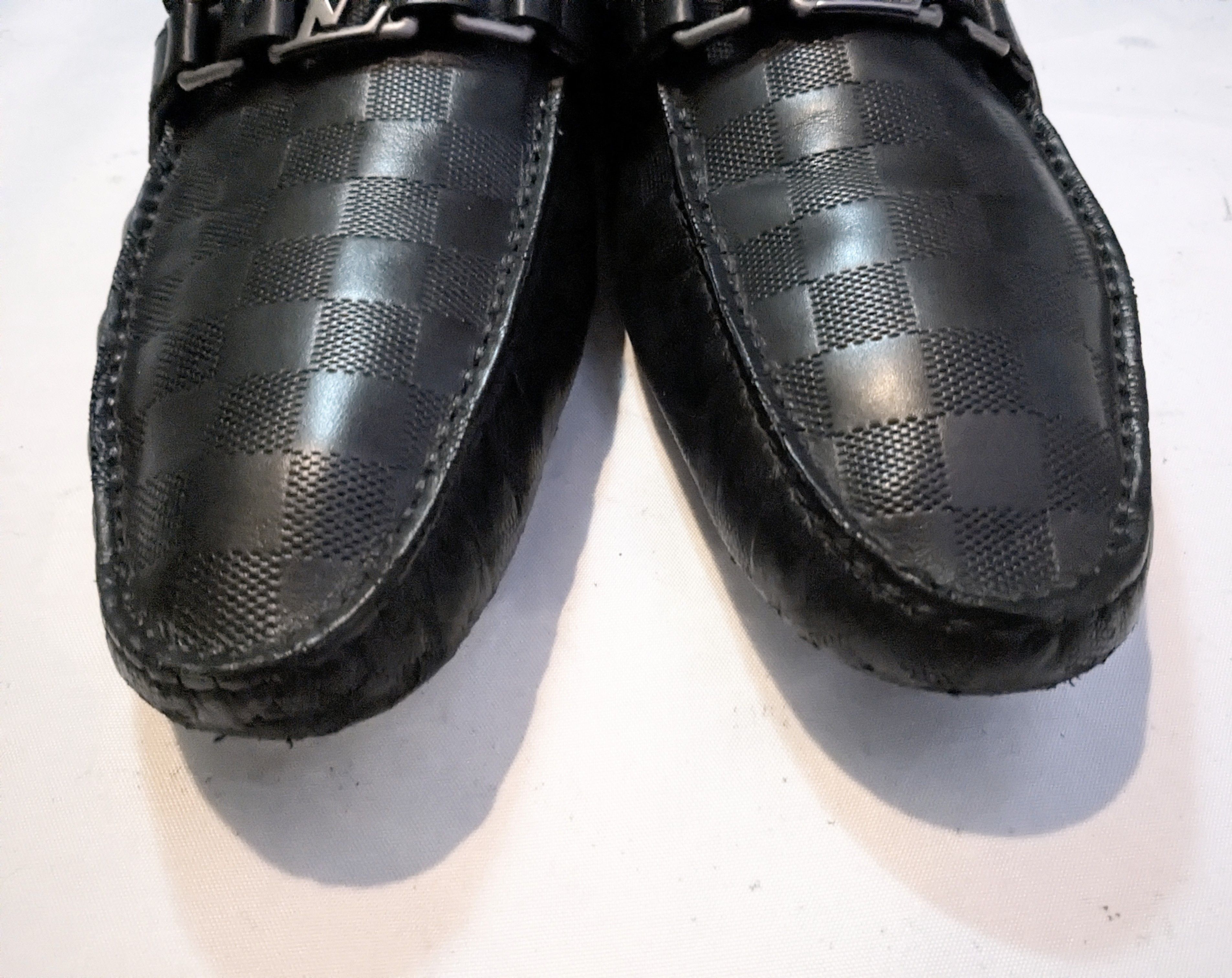 Louis Vuitton Louis Vuitton Driving Loafers Black 11 Leather LV Buckle Size US 11 / EU 44 - 2 Thumbnail