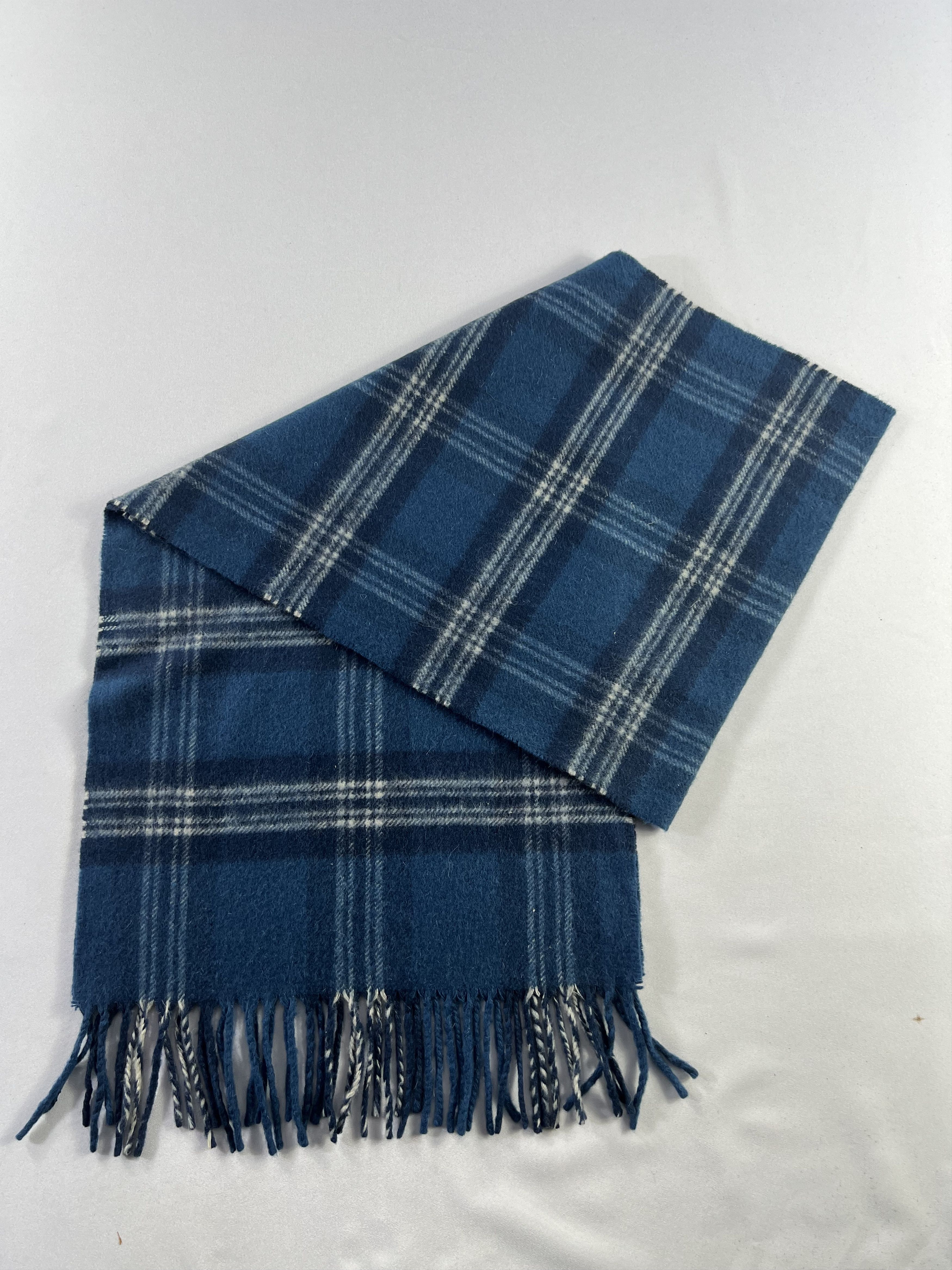 Johnstons Of Elgin Johnstons Of Elgin Scarf / Muffler / Neckwear P1017 Size ONE SIZE - 4 Thumbnail