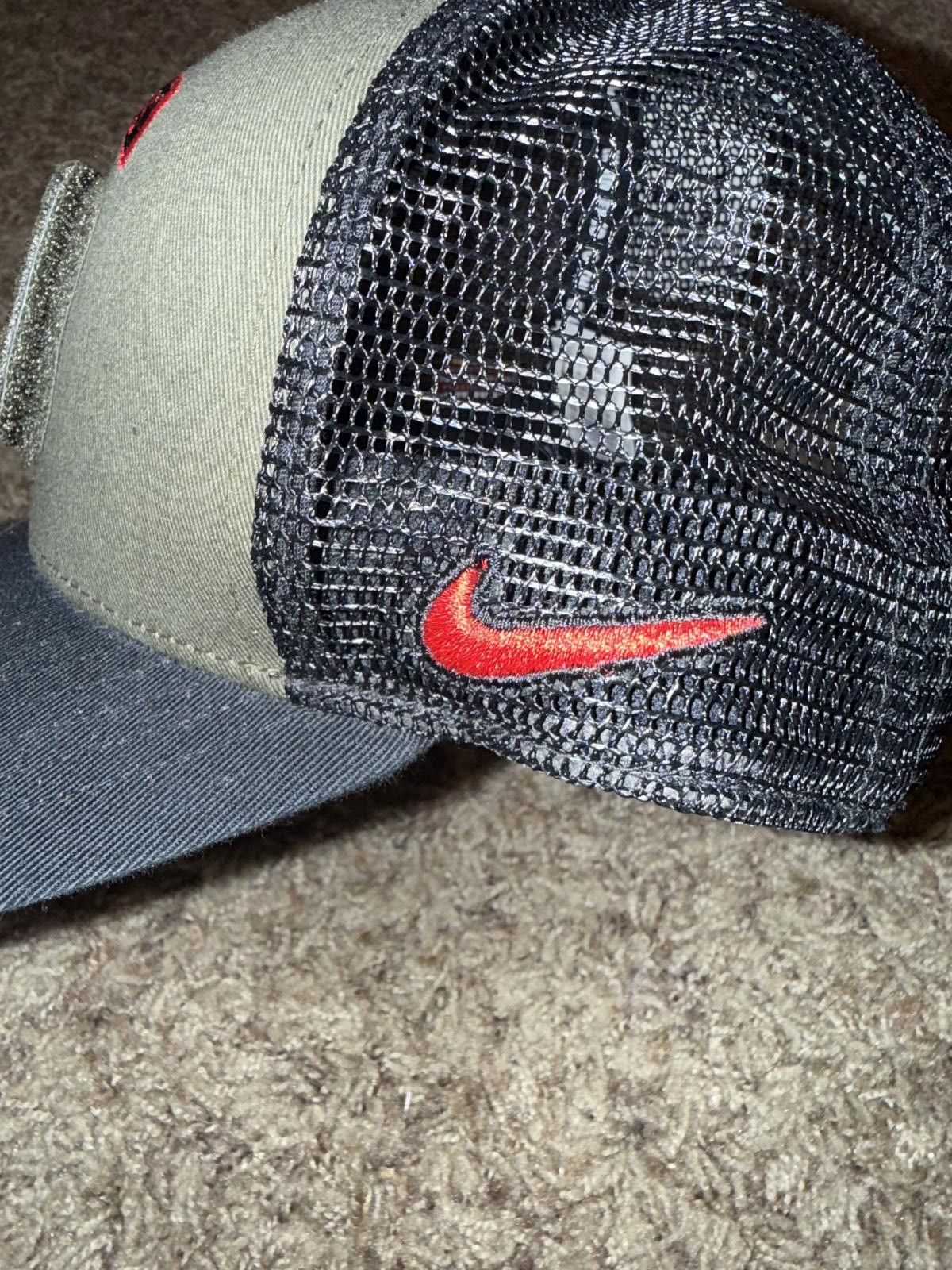Nike Nike Men’s Georgia Bulldogs FTB TEAM ISSUED Snapback Veteran's Day Hat Sample Size ONE SIZE - 10 Thumbnail
