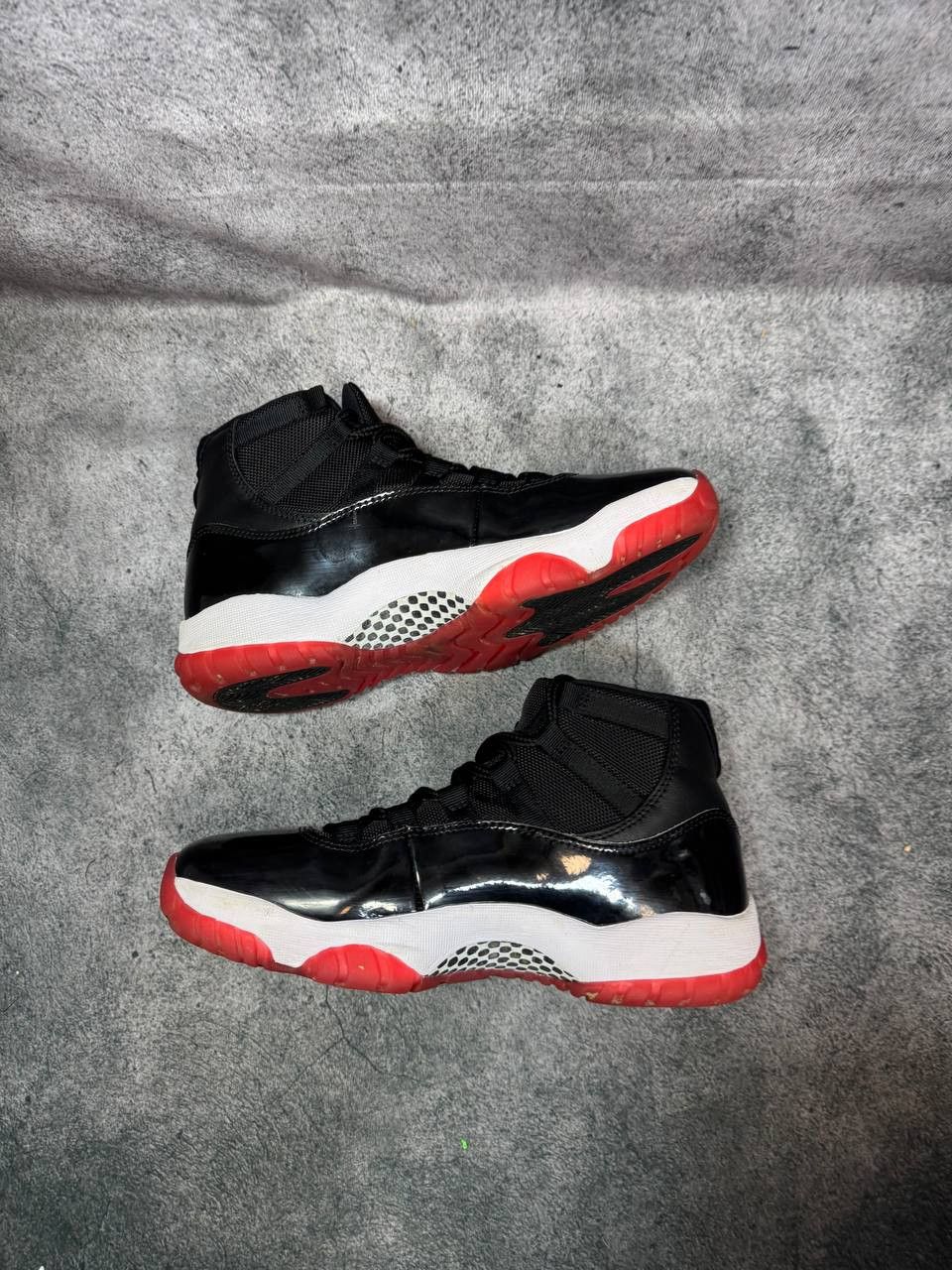 Jordan Brand Size 7 | Jordan 11 Bred Box | Pre-Owned Size US 7 / EU 40 - 7 Thumbnail