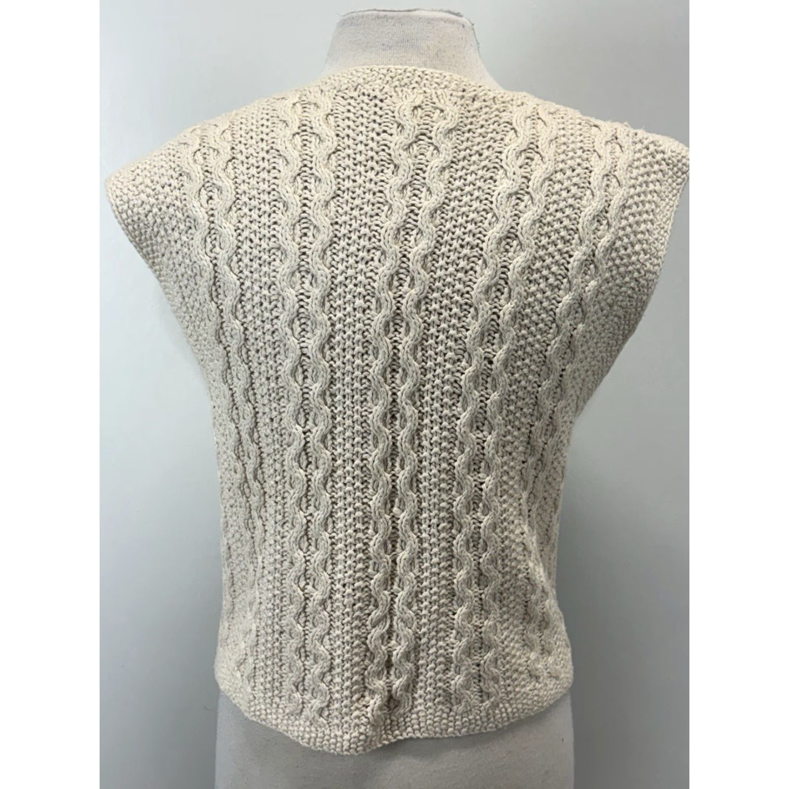 Talbots VINTAGE Talbots Hand Knit Sweater Women’s Small Ivory Cableknit 90s Fisherman V-Neck Sleeveless Vest Mens? Size S / US 4 / IT 40 - 3 Thumbnail