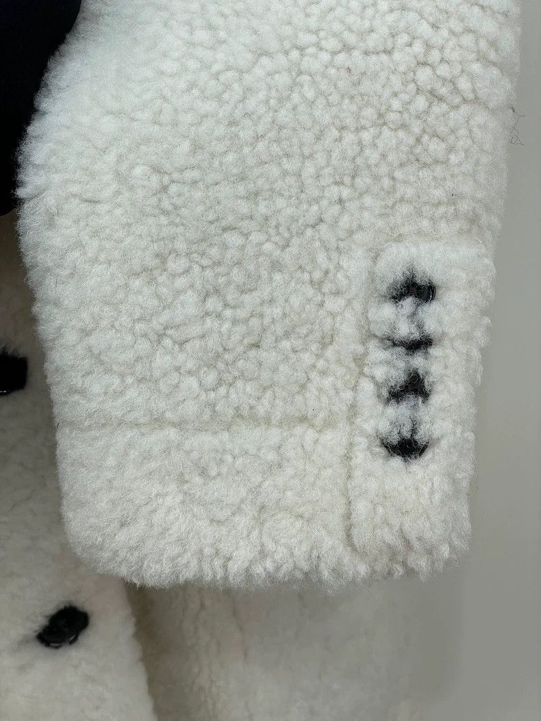 Chanel Reversible Wool Fur Coat -2505 Size US M / EU 48-50 / 2 - 6 Thumbnail