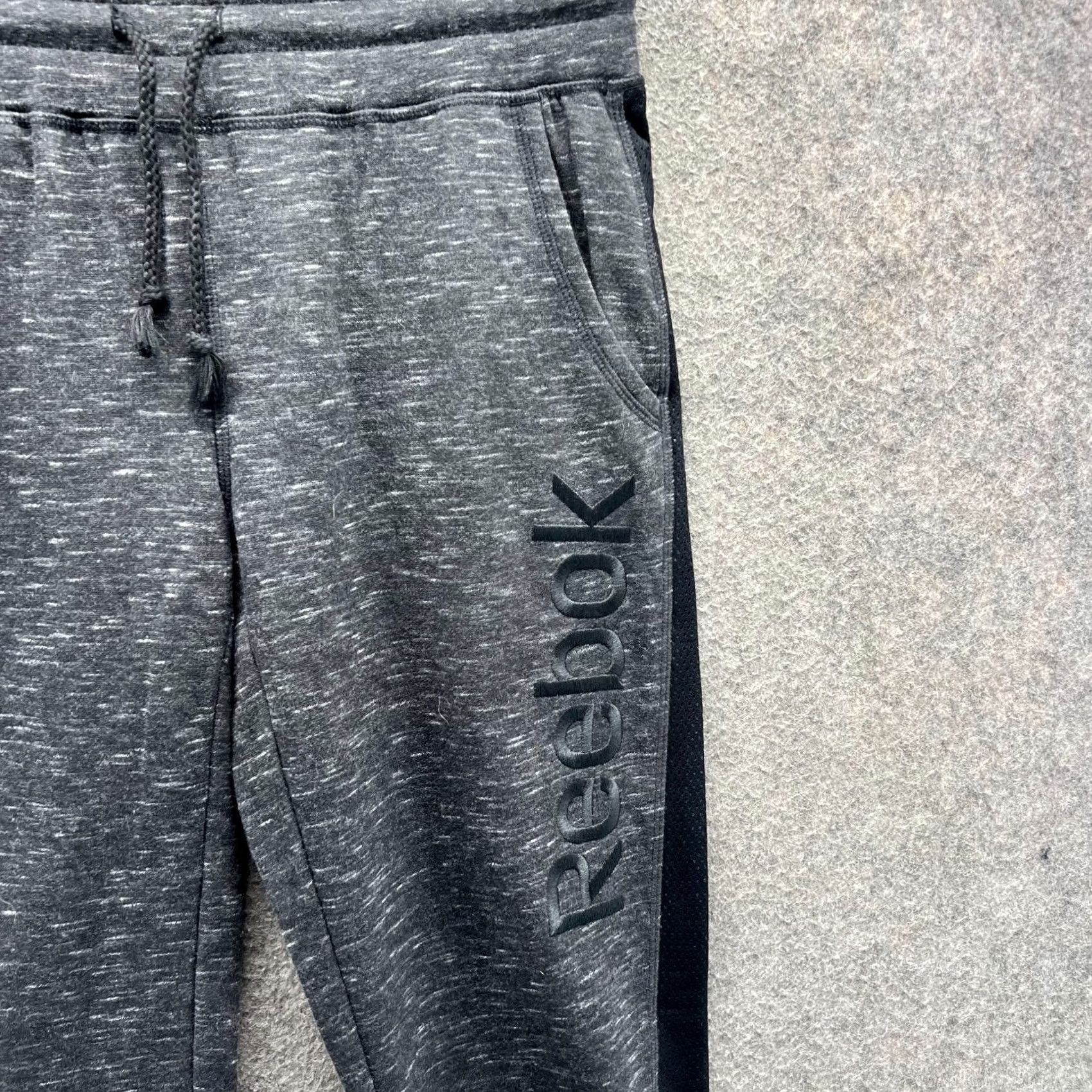 Reebok Reebok Sweatpants Womens Small Gray Heather Athletic Logo Tapered Jogger Vintage Size 28" / US 6 / IT 42 - 5 Thumbnail