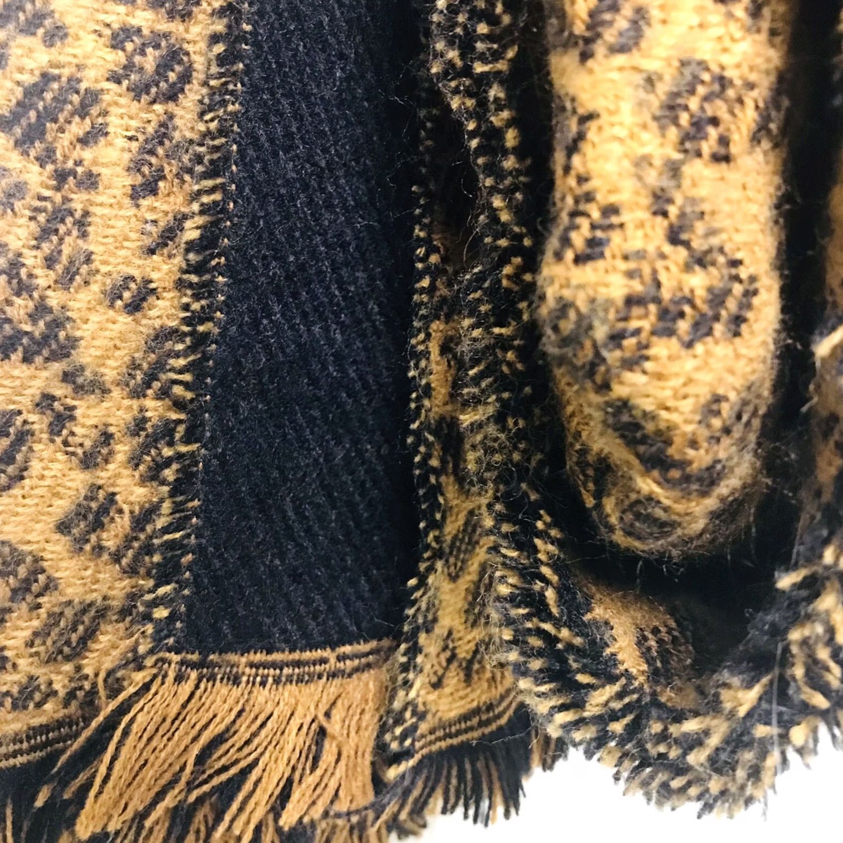 Vintage Time And Tru Women Leopard Print Reverse To Solid Knit Blanket Scarf One Size Size ONE SIZE - 3 Thumbnail