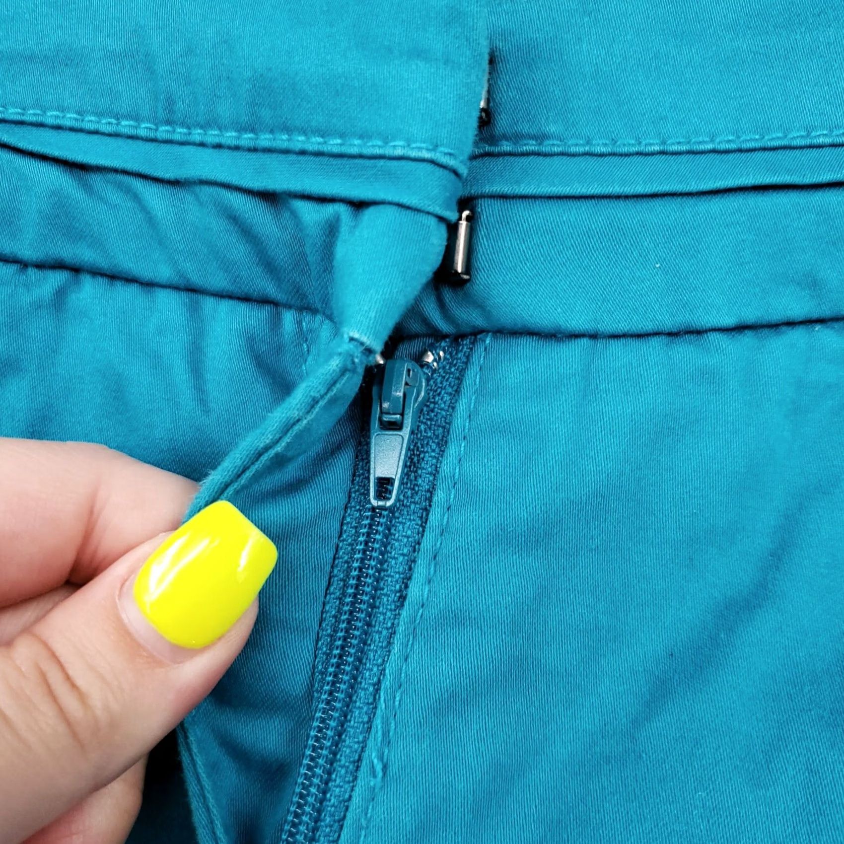 Express Express Shorts Womens 8 Blue Chino Mid Rise Cuffed Flat Front Cotton Blend Size 24" / US 00 / IT 34 - 5 Thumbnail