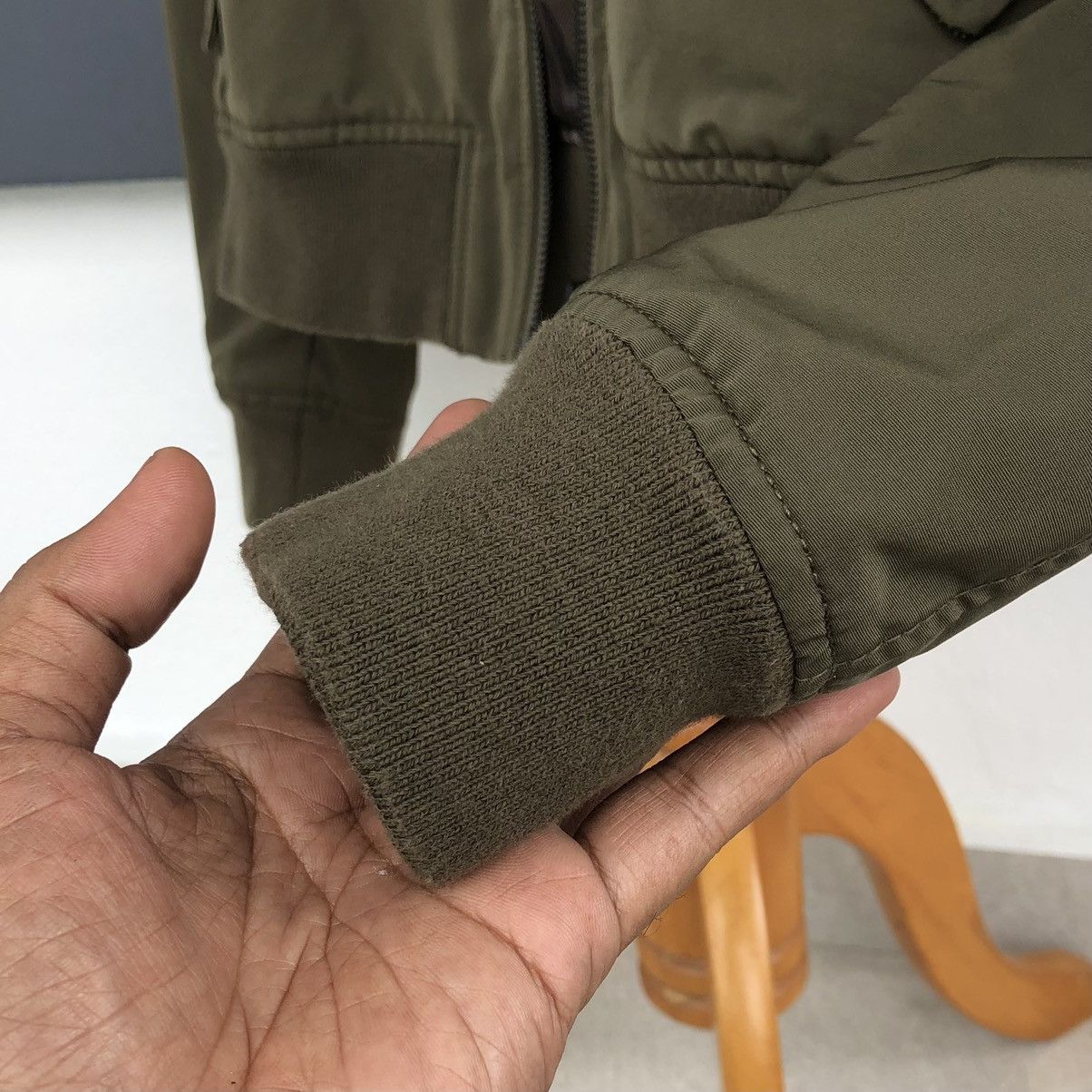 Uniqlo Uniqlo x Carine Roitfeld Crop Top Bomber Jacket Size M / US 6-8 / IT 42-44 - 11 Thumbnail