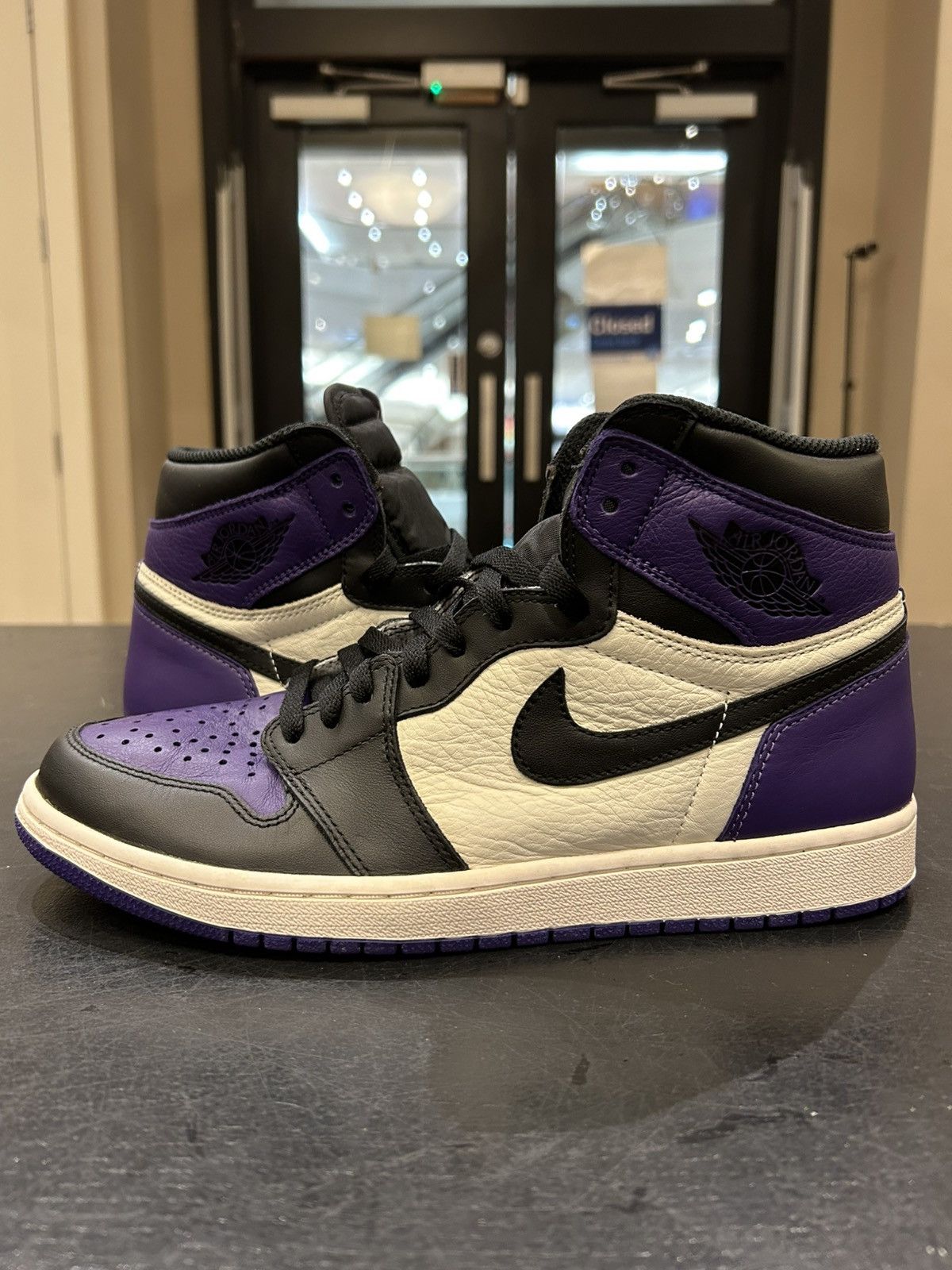 Jordan Brand Jordan 1 Retro ‘Court Purple’ Size US 10.5 / EU 43-44 - 2 Thumbnail
