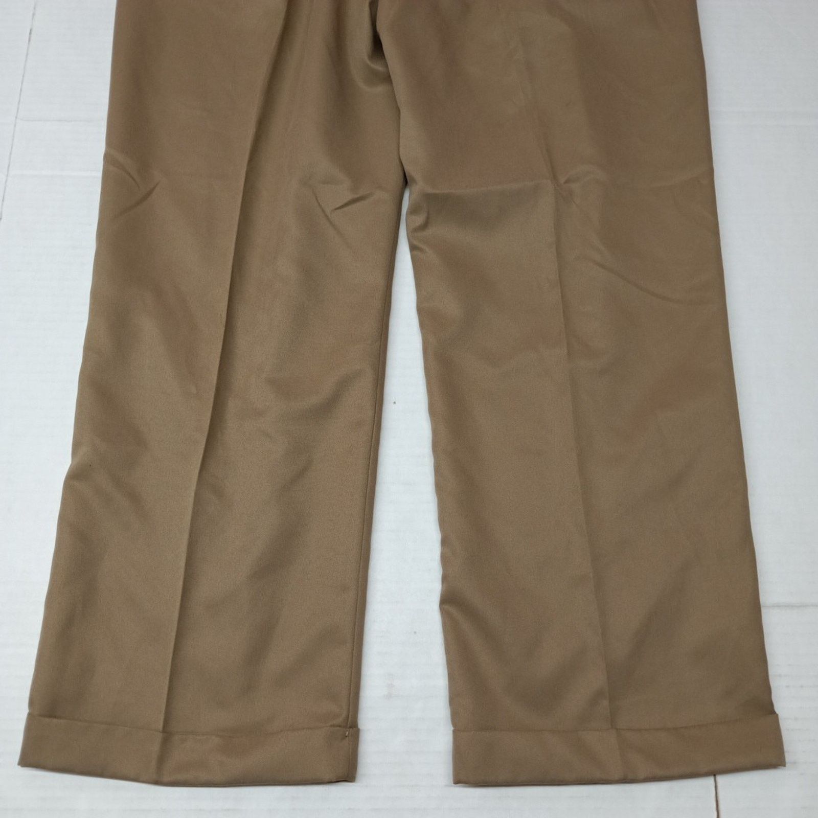 Haggar Haggar Pants Men's Size 42x30 Tan Classic Fit Pleated Cuffed Size US 42 / EU 58 - 6 Thumbnail