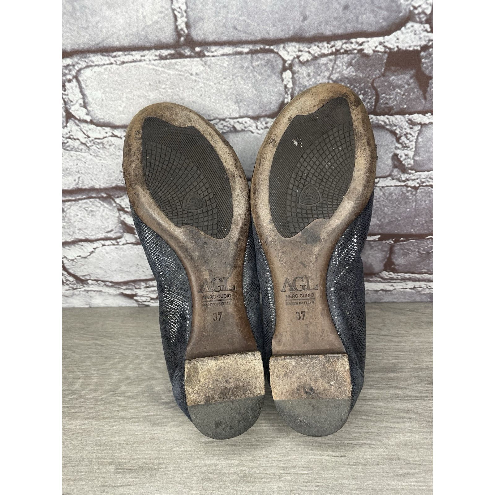 AGLINI AGL Blue Leather Shimmer Cap Toe Ballet Flats Women Sz 37EU/ Size US 6.5 / IT 36.5 - 17 Thumbnail