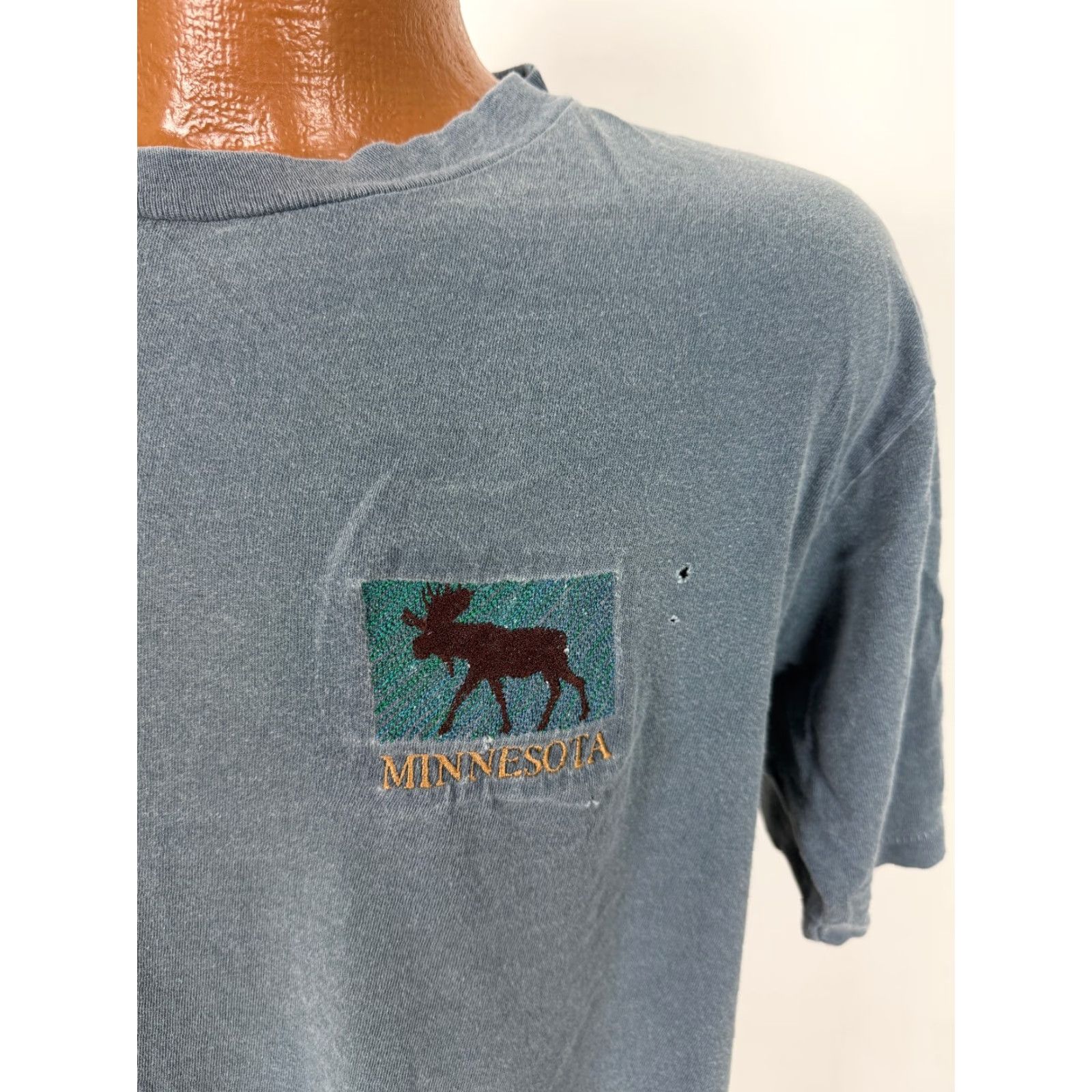 Vintage VINTAGE Sutton's Minnesota T-Shirt Mens Short Sleeve Crew Neck Blue Embroidered 90s Grunge Animals Outdoor 1990s Vintage Shirt Size US M / EU 48-50 / 2 - 3 Thumbnail