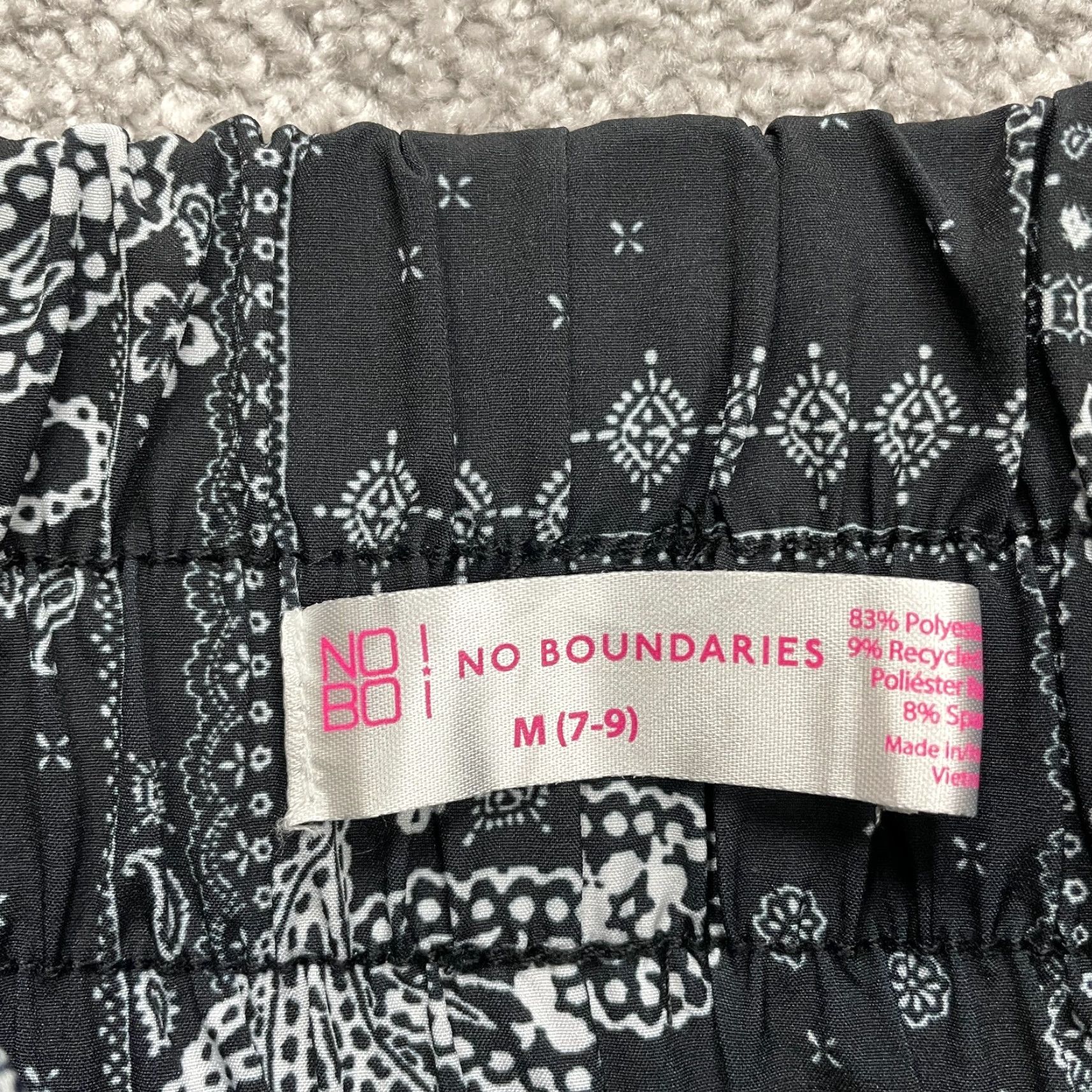Vintage No Boundaries Active Shorts Women Juniors Medium Black White Pasiley Running 29x2 Size 32" / US 10 / IT 46 - 3 Thumbnail