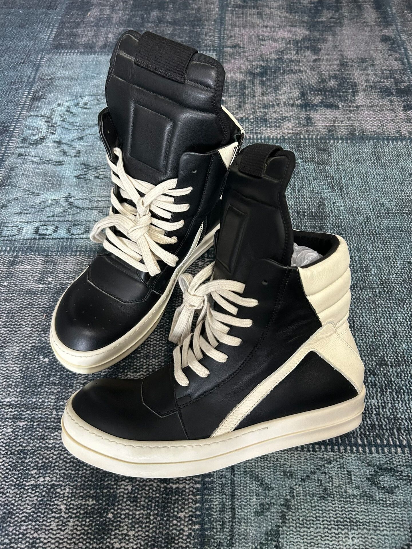 Rick Owens Rick Owens Triangle Cutout Sneakers Size 39 Size US 6 / EU 39 - 1 Thumbnail