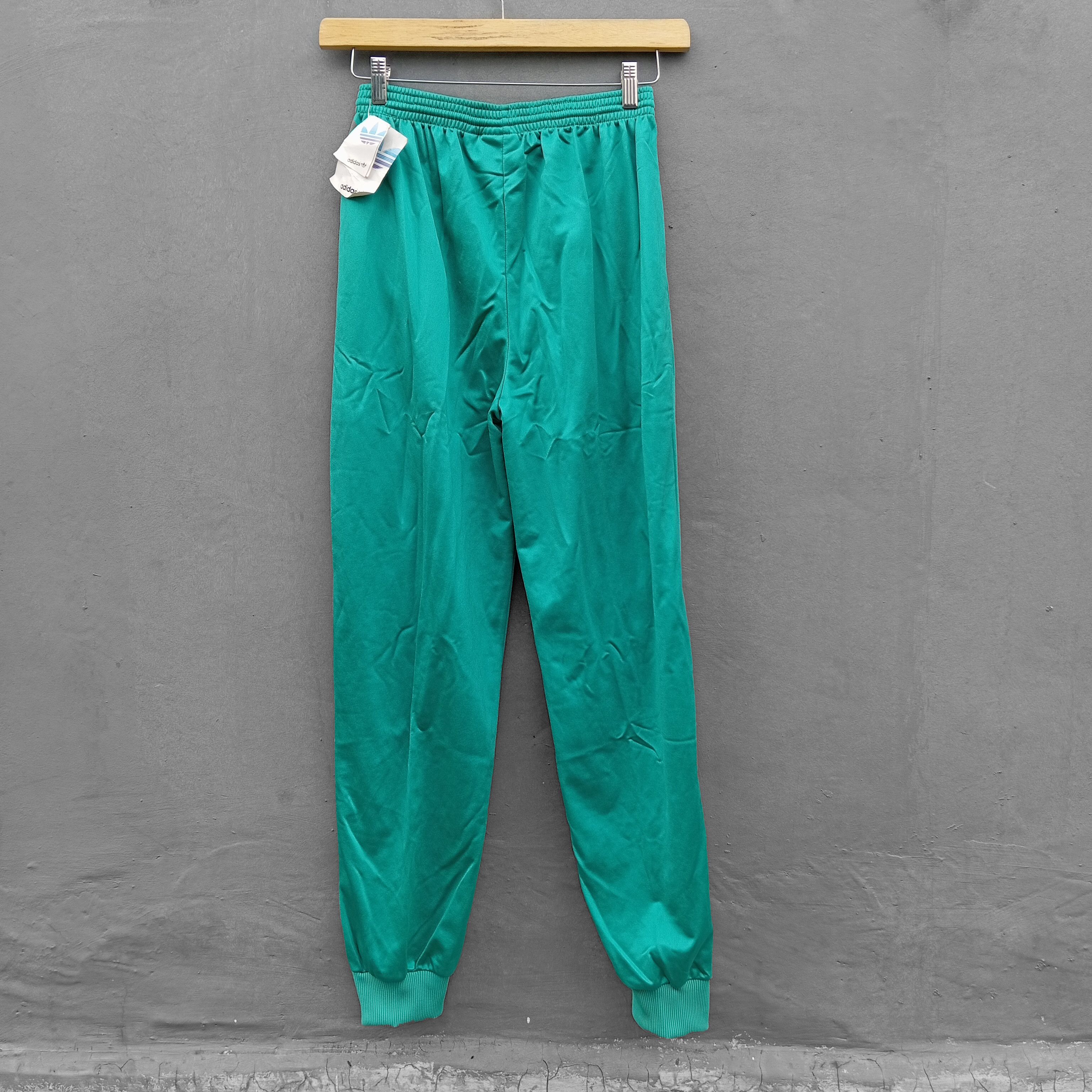 Adidas vintage adidas liverpool trackpants soccer world cup Size US 32 / EU 48 - 2 Thumbnail