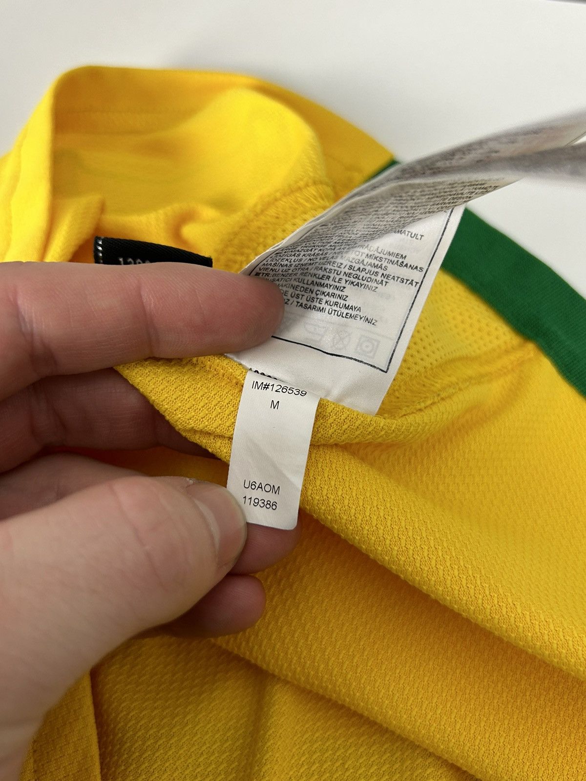 Nike Vintage Nike Brazil Women Soccer Jersey Shirt Size L / US 10 / IT 46 - 10 Thumbnail
