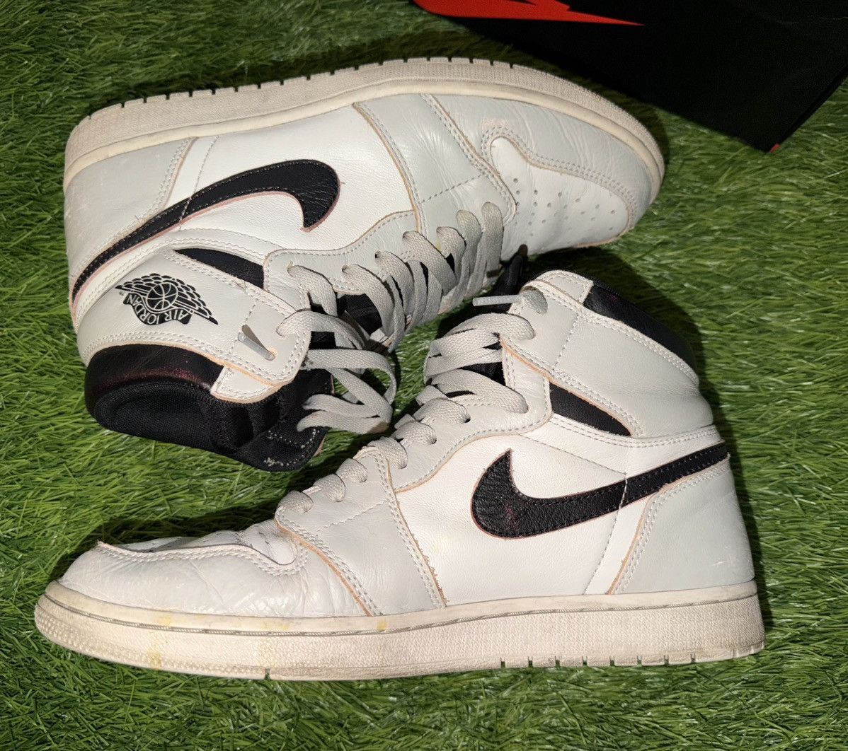 Jordan Brand Nike Air Jordan 1 Retro "NYC To Paris" Light Bone CD6578-006 Size US 10.5 / EU 43-44 - 8 Thumbnail