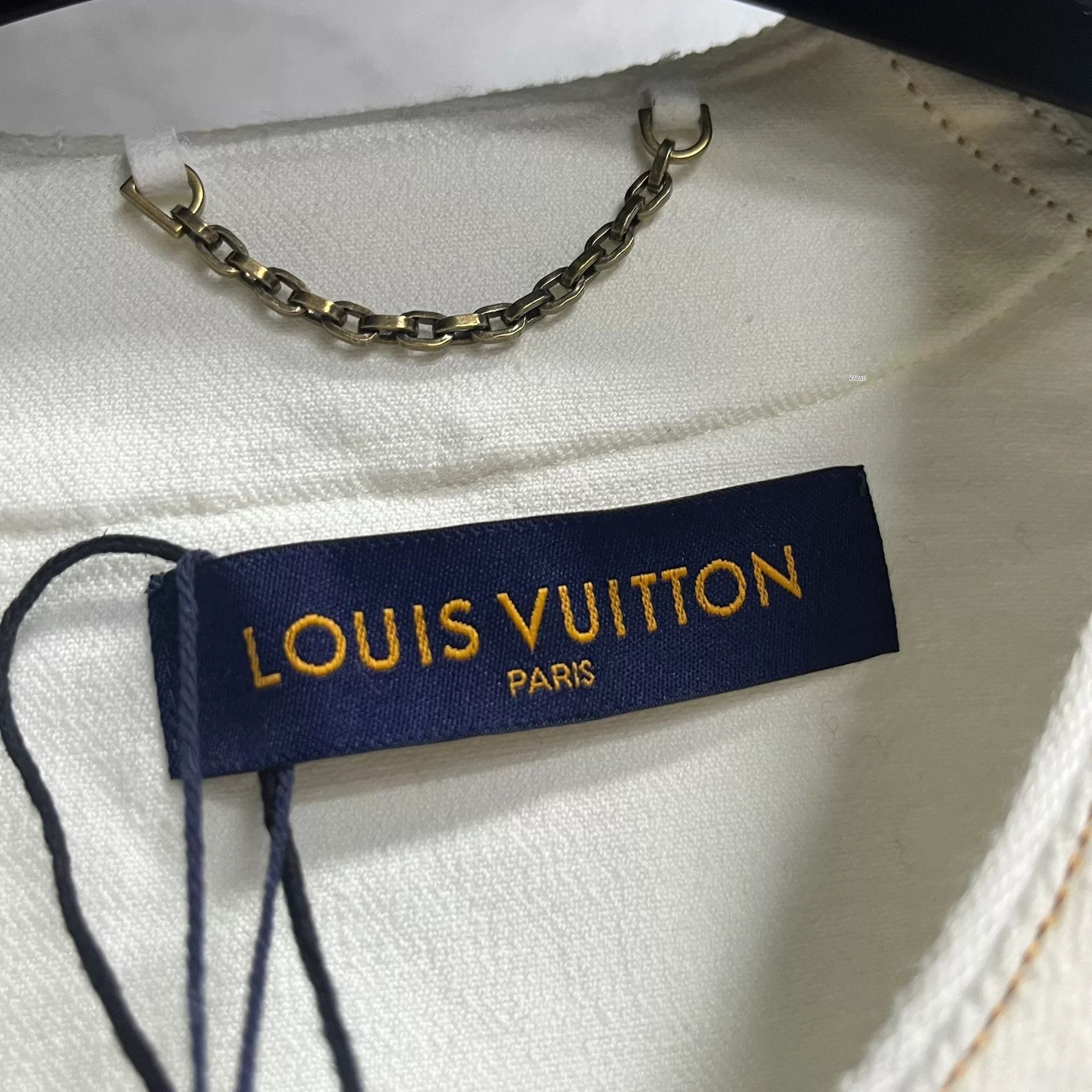 Louis Vuitton Louis Vuitton White Embossed Short-Sleeve Shirt Size US S / EU 44-46 / 1 - 4 Thumbnail