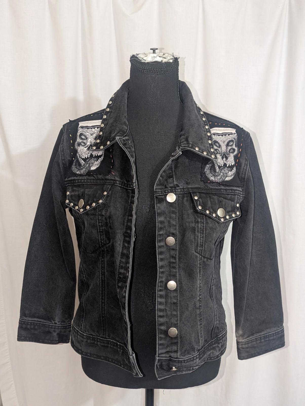 Forever 21 Women's Upcycled Studded Punk Black Denim Misfits Jacket Size M / US 6-8 / IT 42-44 - 9 Thumbnail