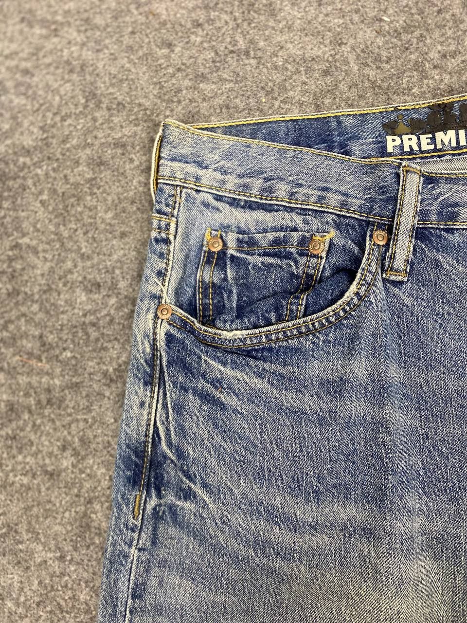 Old Navy old navy premium denim loose cut distressed Size US 37 - 9 Thumbnail