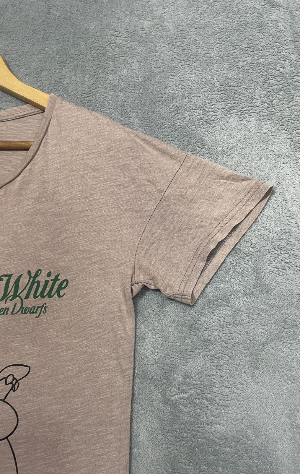 Disney UNIQLO UNDERCOVER x DISNEY SNOW WHITE WOMEN TSHIRT Size US L / EU 52-54 / 3 - 3 Thumbnail