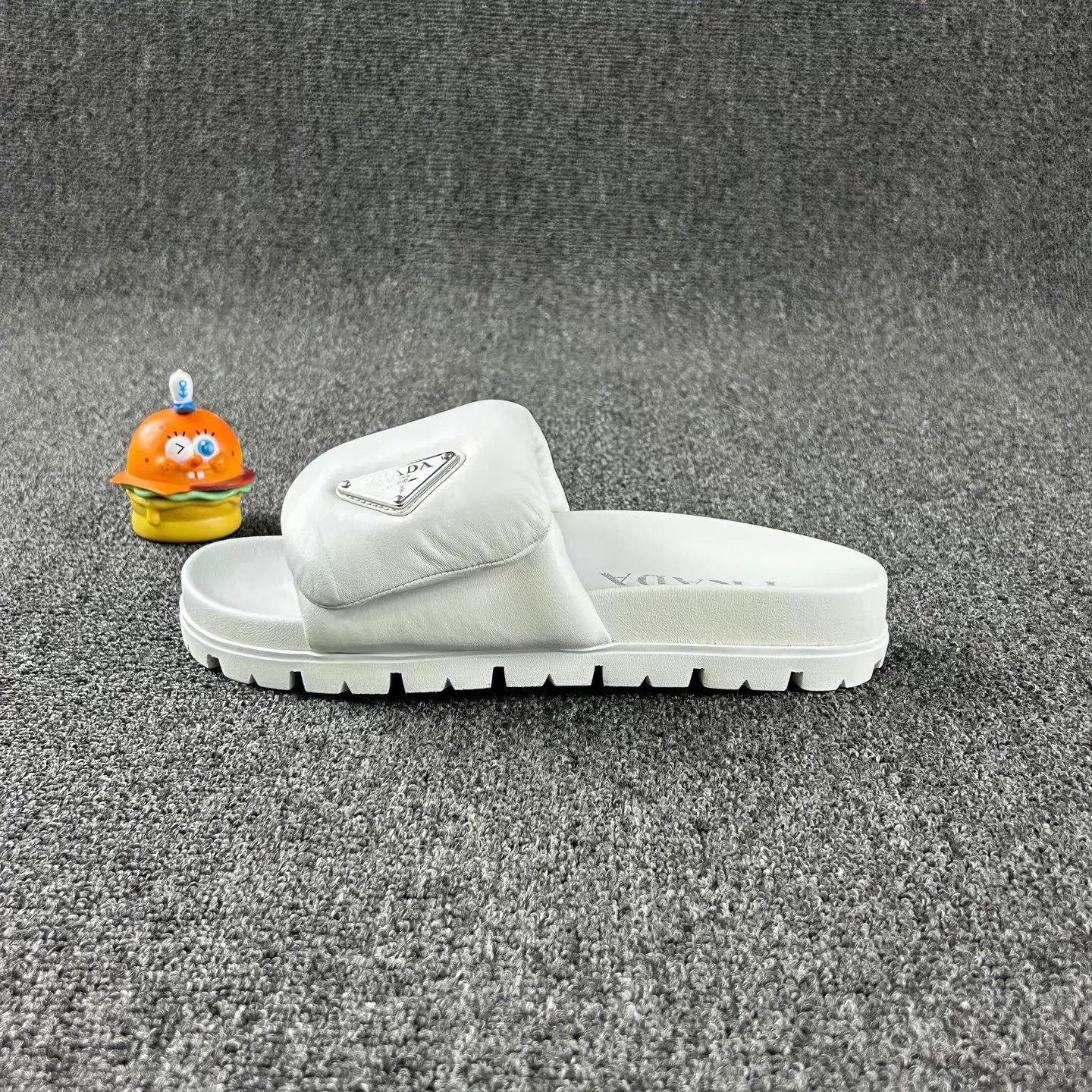 Prada Prada White Steel Tag Slippers 35 Size US 4.5 / IT 34.5 - 3 Thumbnail