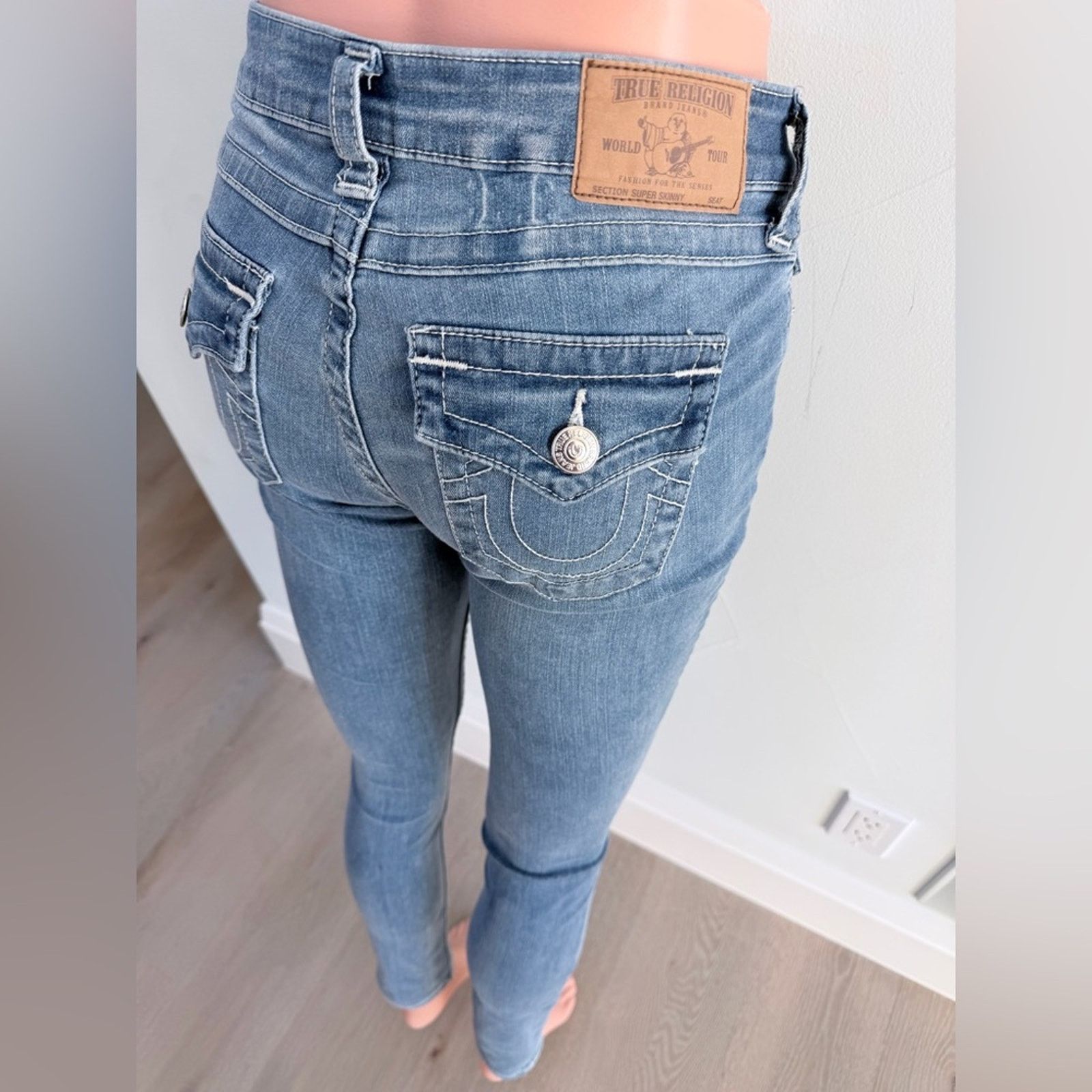 True Religion True Religion Halle Super T in a Medium Wash Jeans size 25 Size 25" / US 0 / IT 36 - 8 Thumbnail