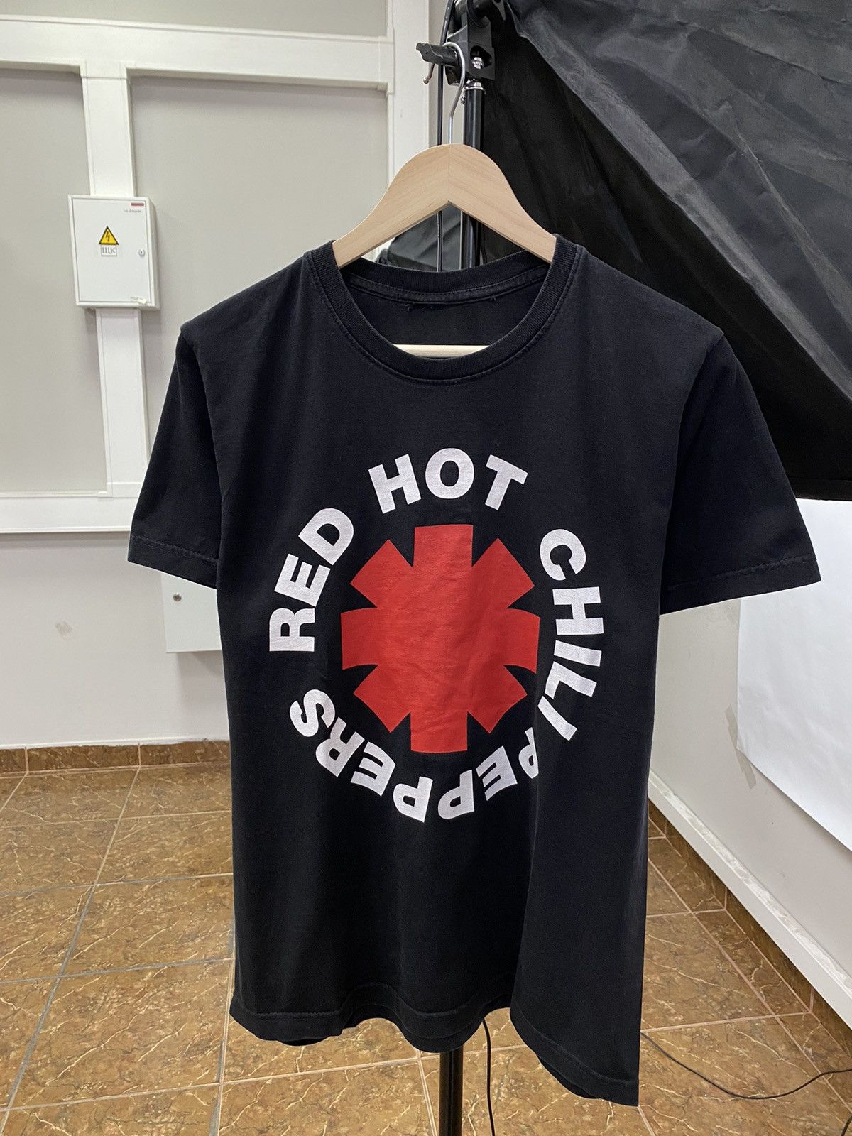Band Tees 🇺🇸 Vintage Y2K Red Hot Chili Peppers T-Shirt Rare Retro Hype Size US M / EU 48-50 / 2 - 1 Thumbnail