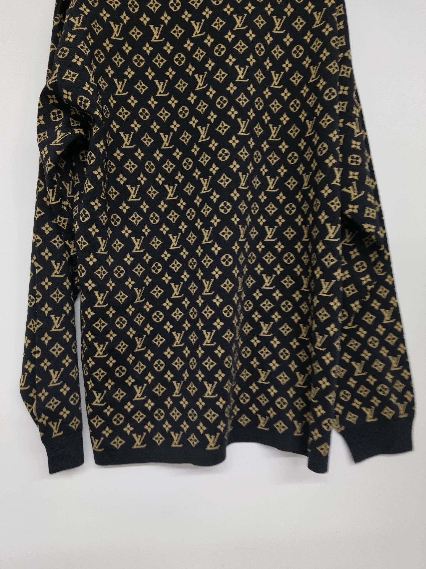 Louis Vuitton LV oversized knit sweater 54cm shoulder 116cm bust Size US L / EU 52-54 / 3 - 4 Thumbnail