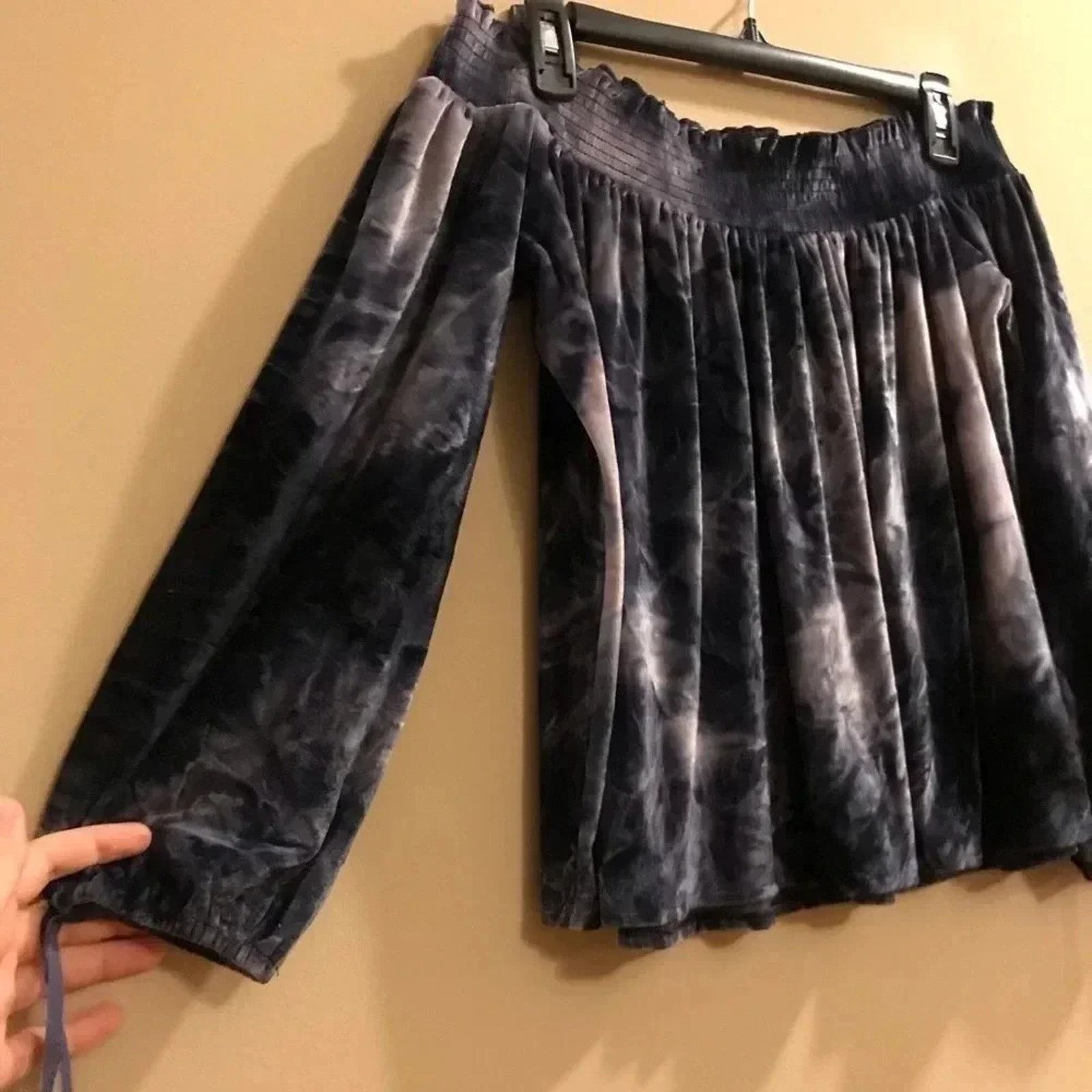 American Eagle Outfitters American Eagle Off Shoulder Top Tie Dye Velour Size S / US 4 / IT 40 - 5 Thumbnail