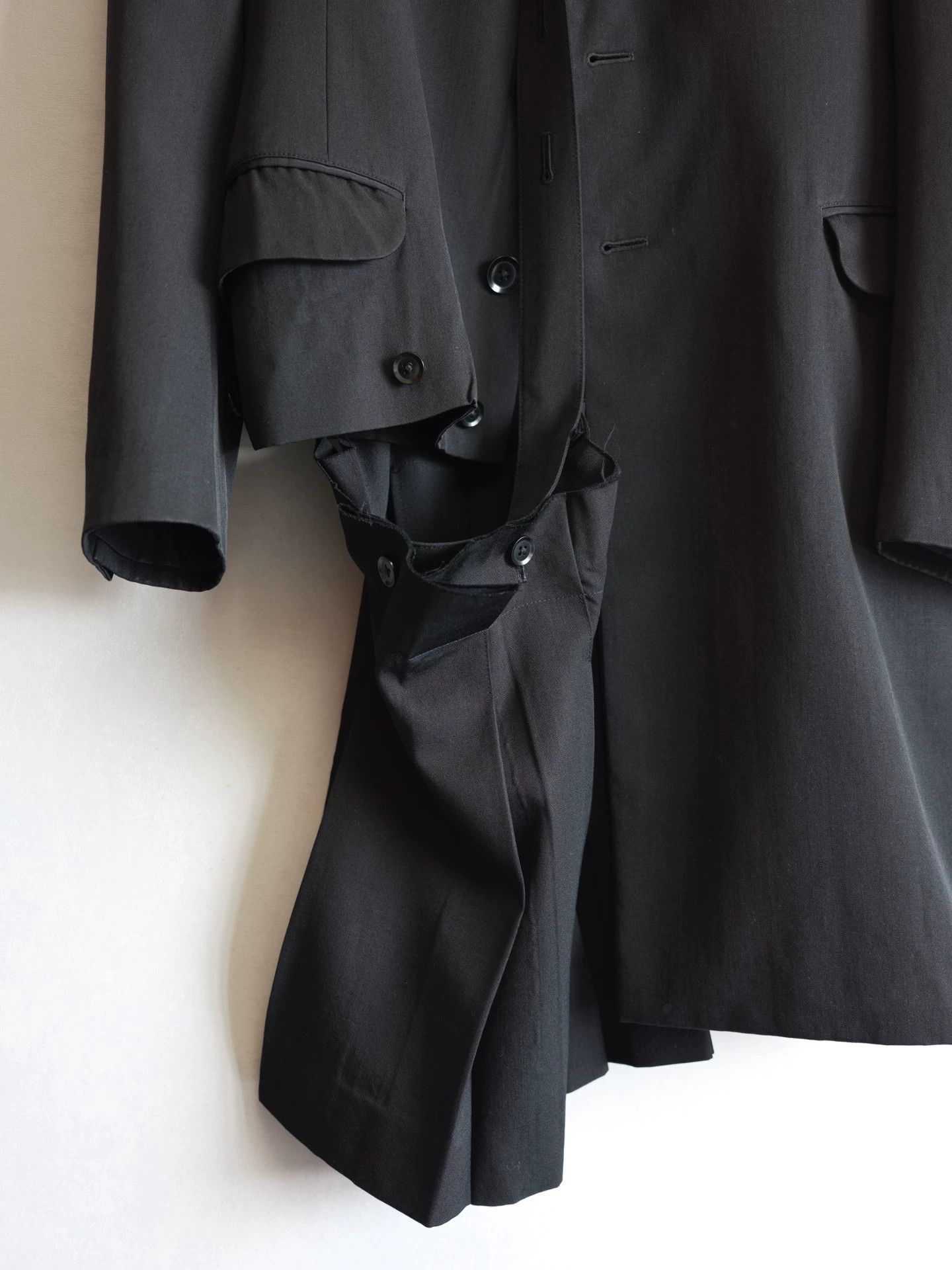Yohji Yamamoto Yohji Yamamoto 13AW Pleated Asymmetric Coat Size 3 Size US L / EU 52-54 / 3 - 8 Thumbnail