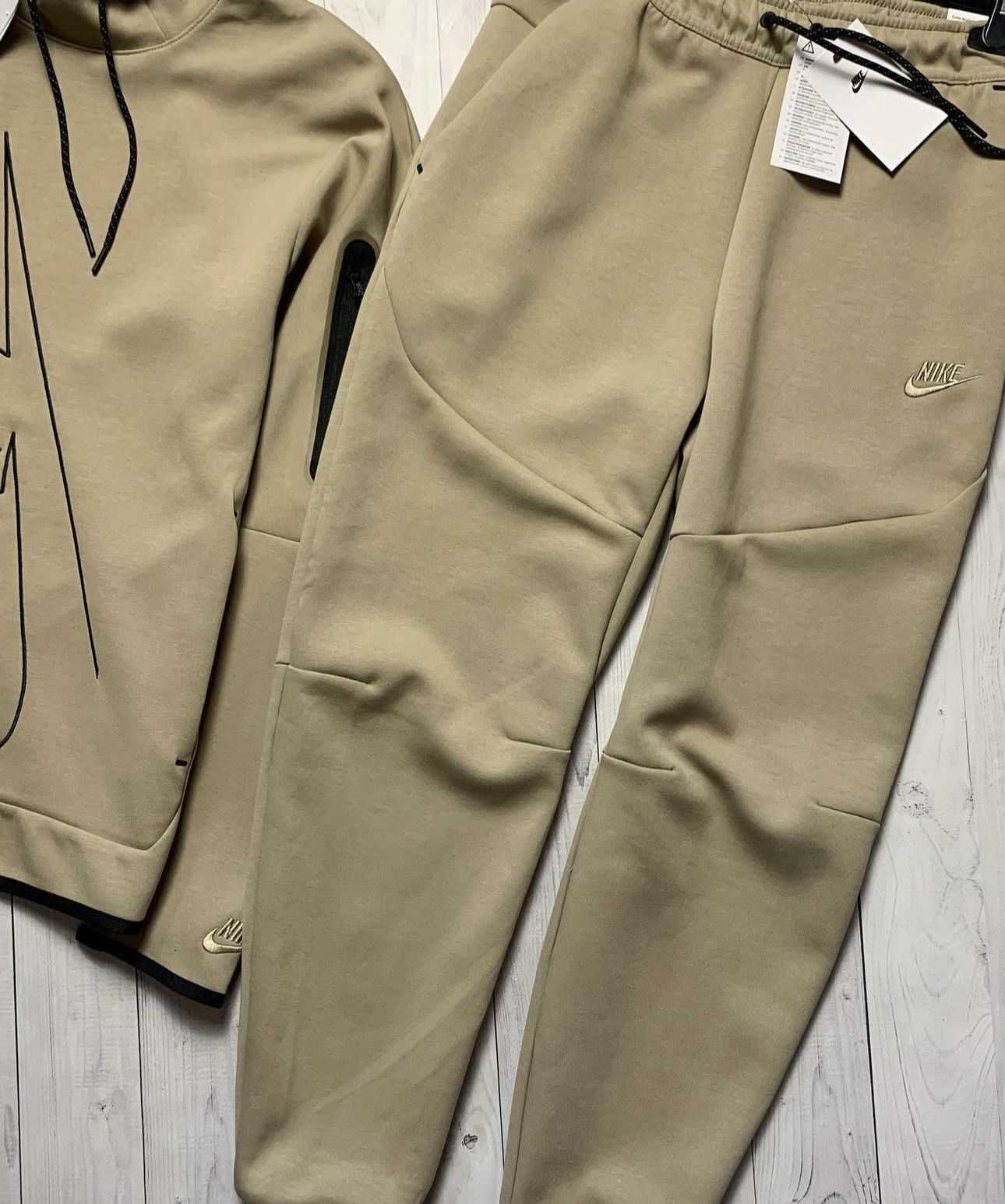 Nike Vintage Nike tech fleece big logo size L very rare beige Size US L / EU 52-54 / 3 - 5 Thumbnail