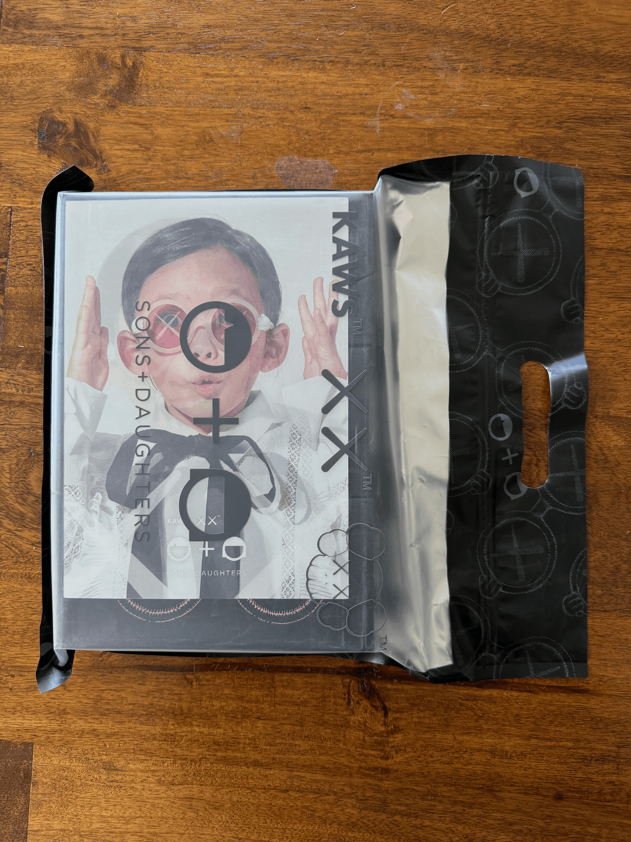 KAWS SONS + DAUGHTERS SUNGLASSES セット