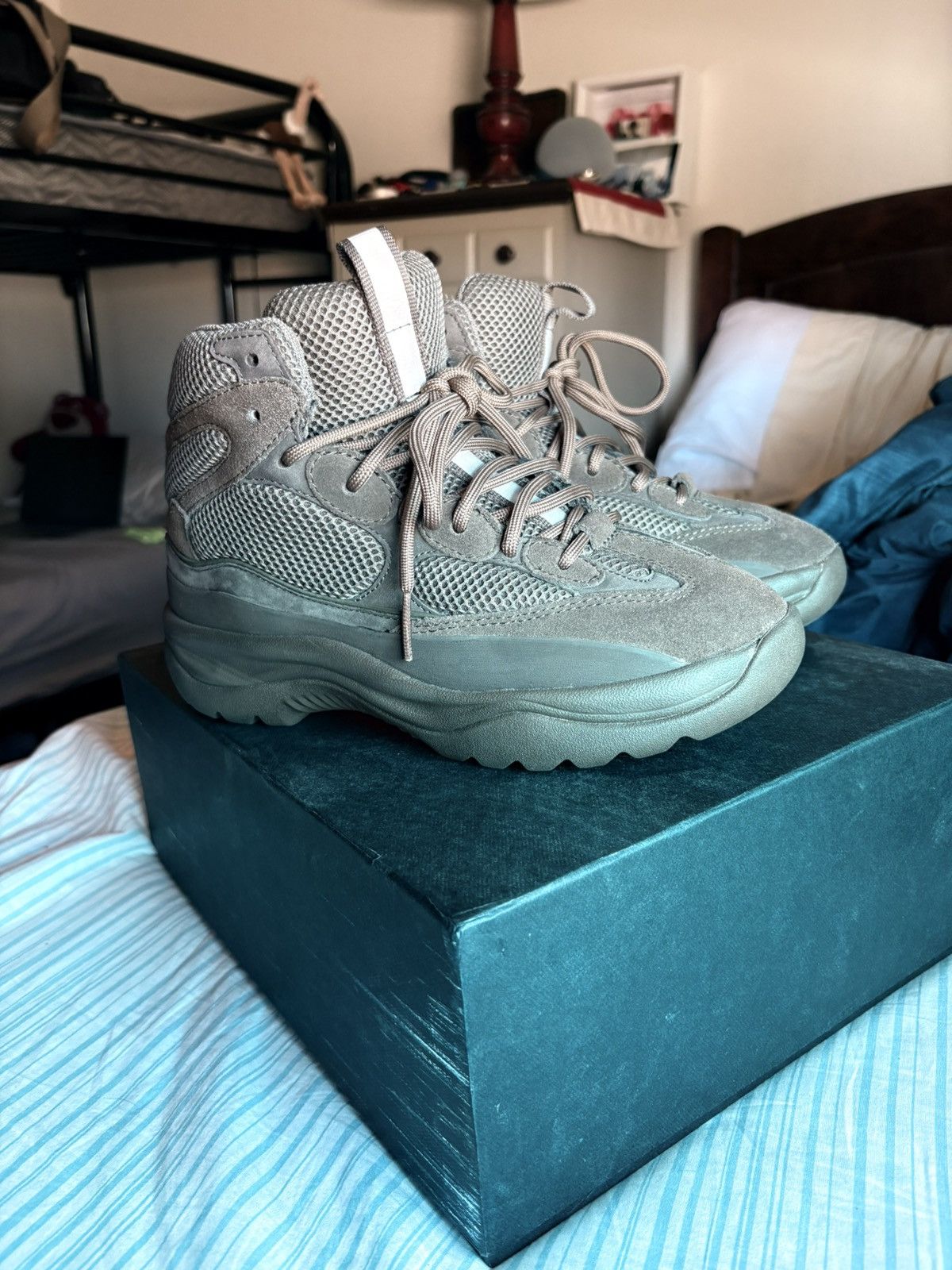 Yeezy Yeezy Thick Suede Desert Boots Size US 8 / EU 41 - 2 Thumbnail