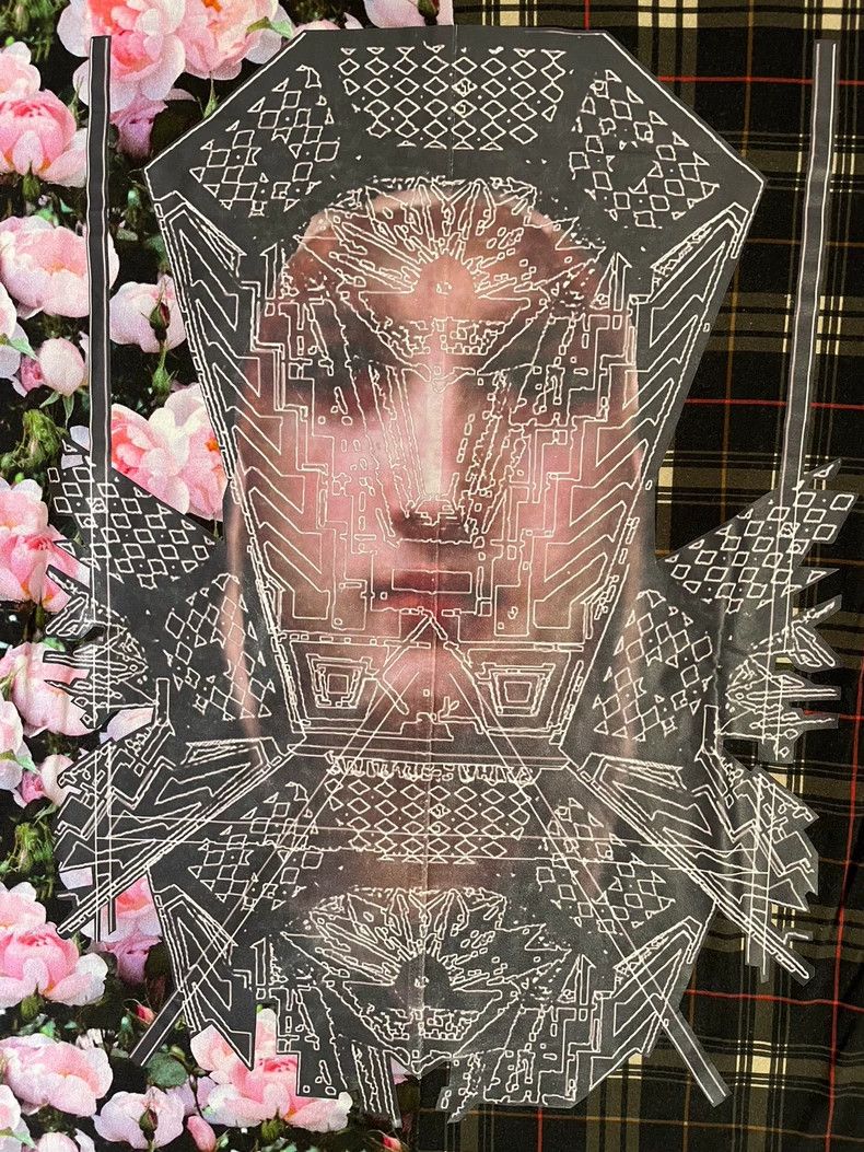 Givenchy Givenchy Short-sleeved T-shirt with a rose and plaid patch Size US M / EU 48-50 / 2 - 3 Thumbnail
