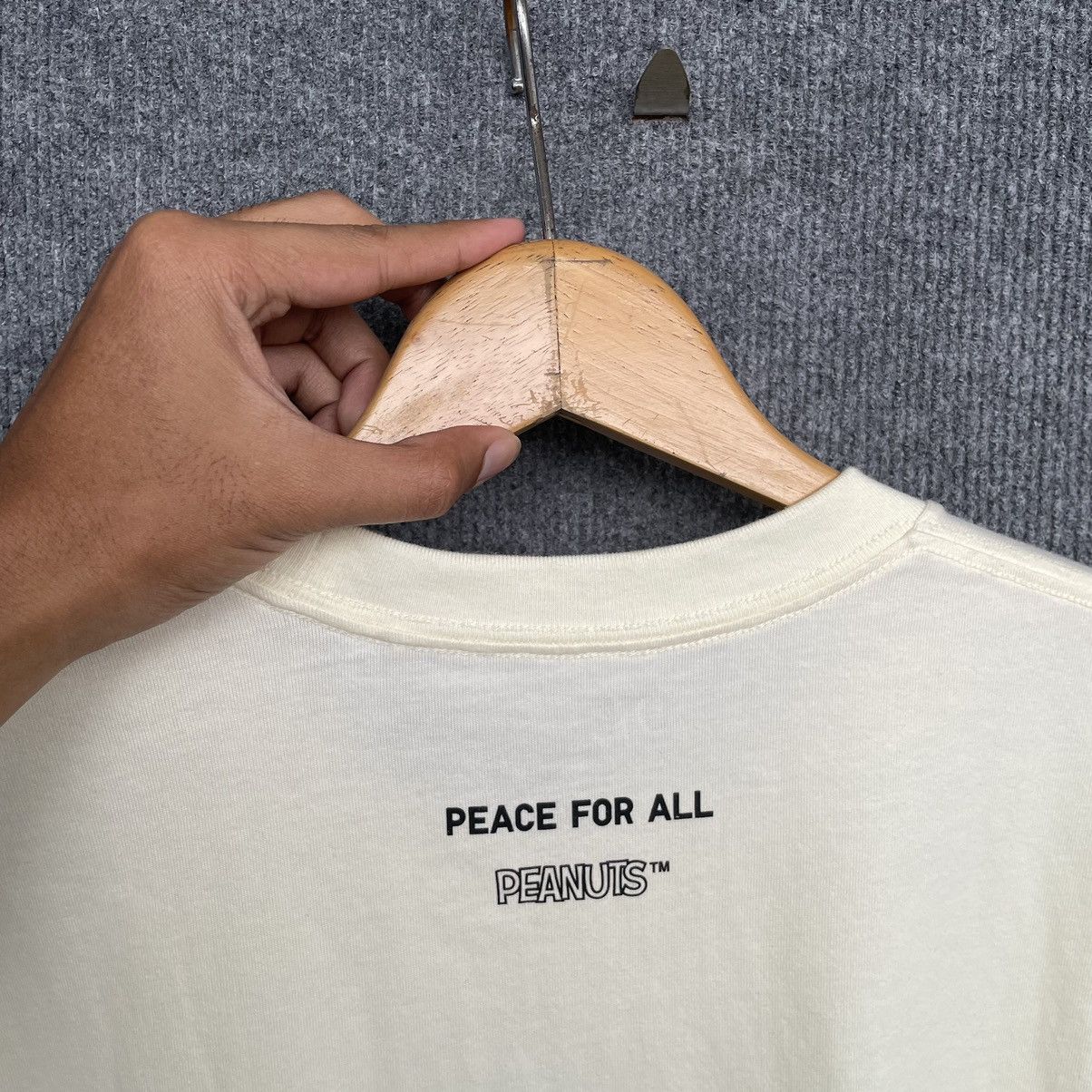 Japanese Brand × Peanuts Peanuts Snoopy Peace For All Collabration T Shirt Size US L / EU 52-54 / 3 - 6 Thumbnail