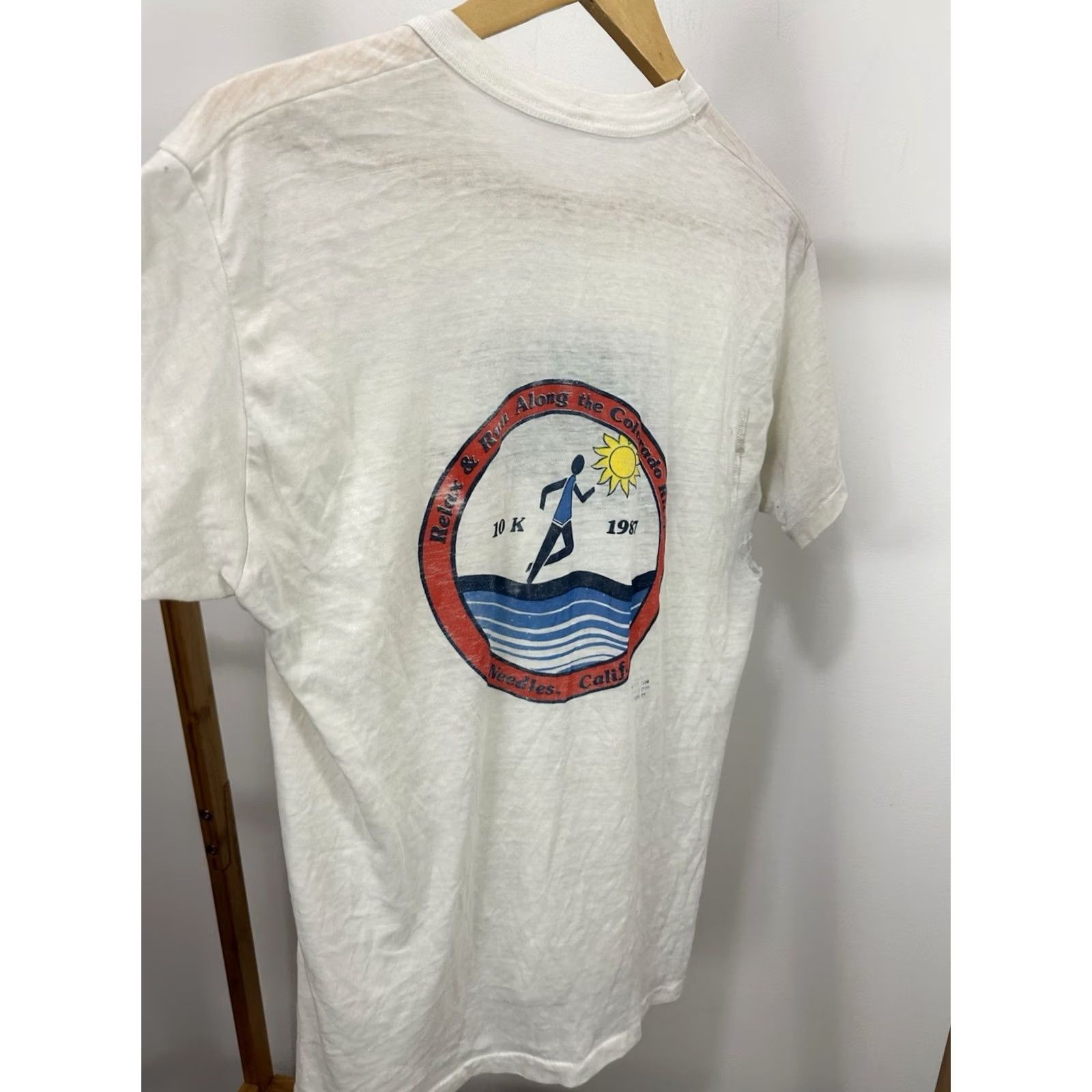 Nike VTG 80s Nike Big Swoosh Paper Thin Burnout Worn Distressed Pocket T-Shirt Size M Mens White Short Sleeve Shirt Size US M / EU 48-50 / 2 - 7 Thumbnail