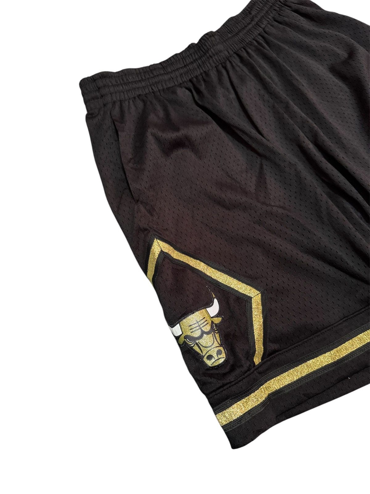 Mitchell & Ness × NBA NBA Chicago Bulls Shorts Size US 32 / EU 48 - 2 Thumbnail