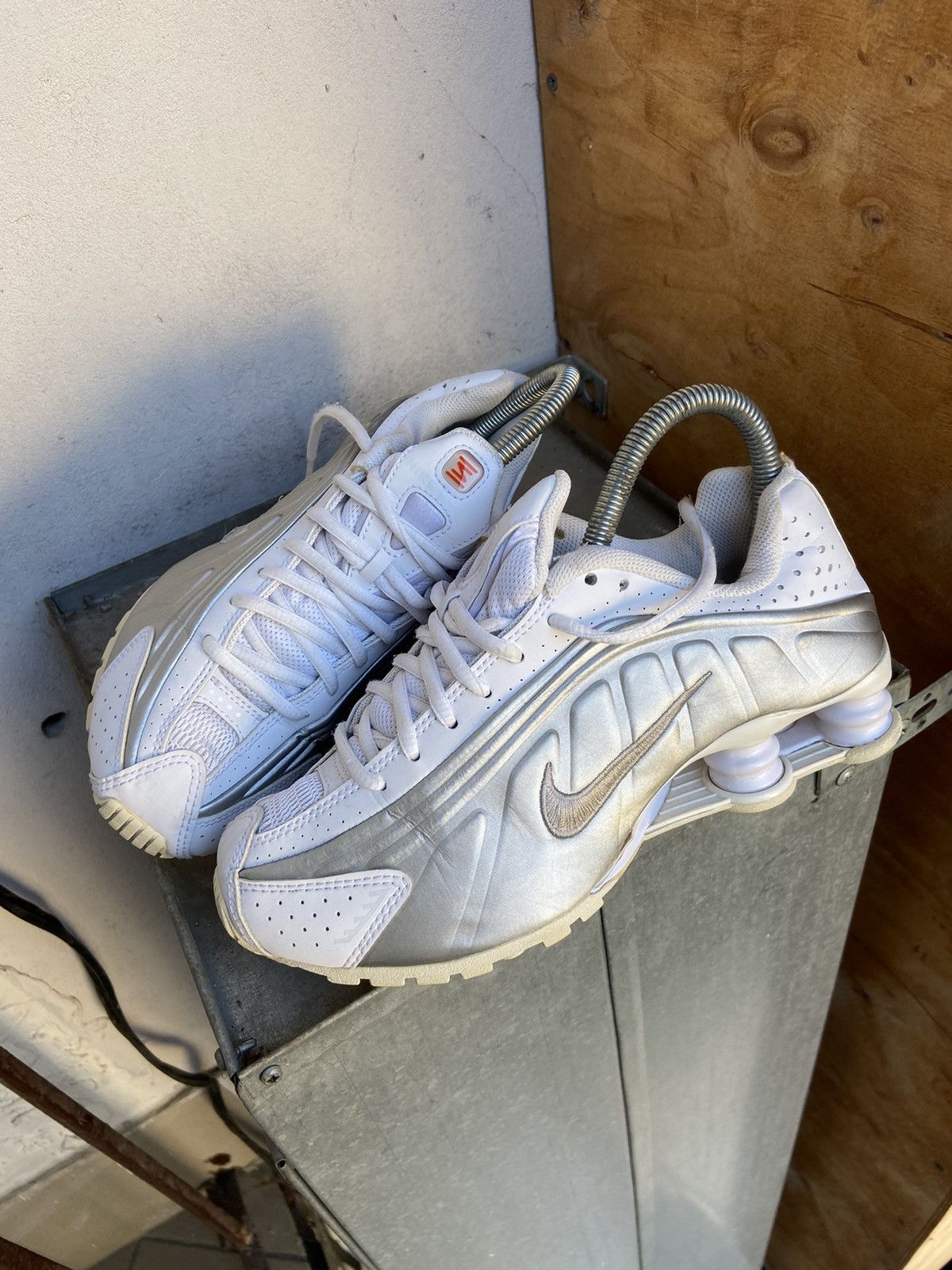 Nike NIKE SHOX R4 WHITE BQ4000-100 Low Top Sneakers Size US 8 / IT 38 - 2 Thumbnail