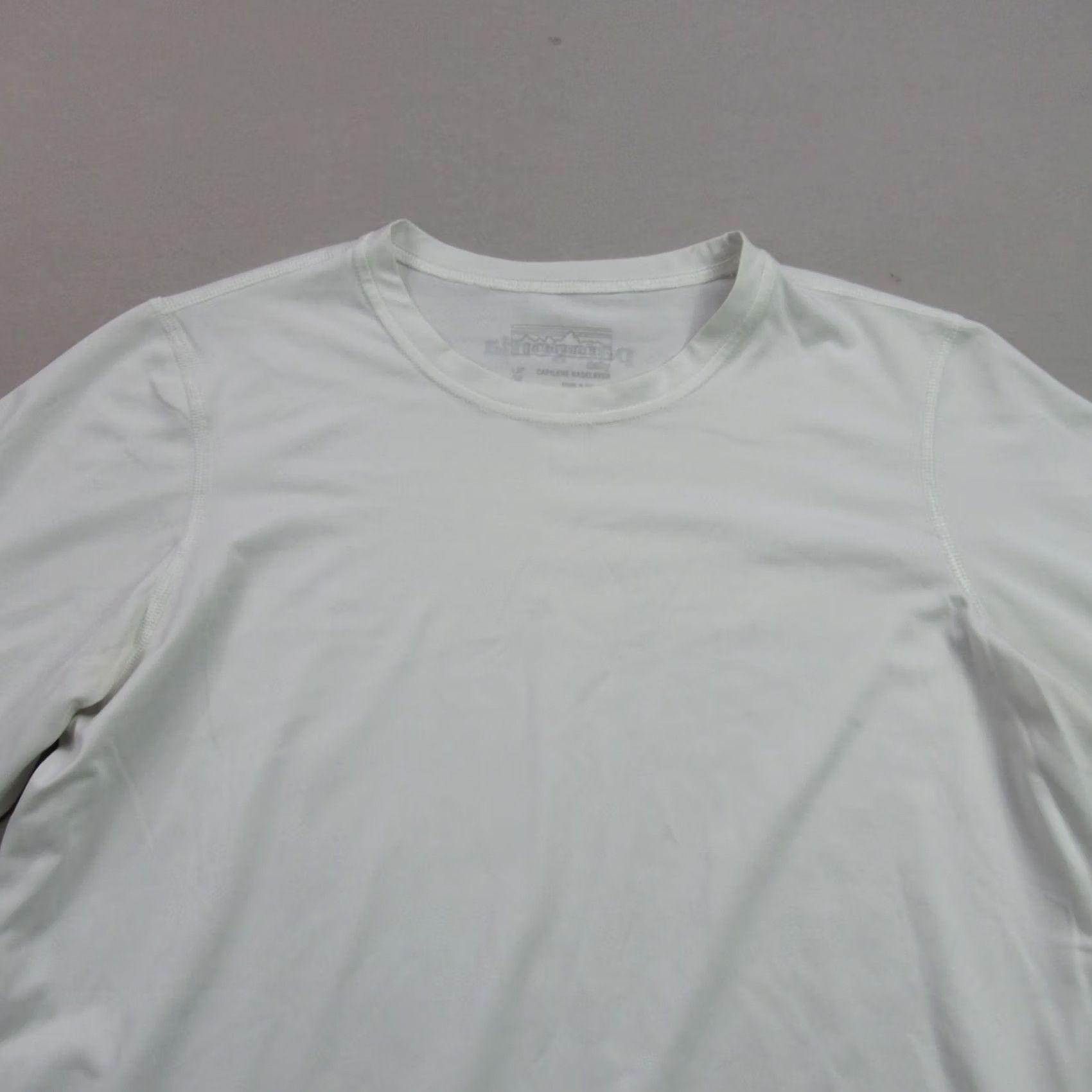 Patagonia Patagonia Shirt Mens Medium Long Sleeve Crew Neck White Outdoor Lightweight Shirt Size US M / EU 48-50 / 2 - 3 Thumbnail