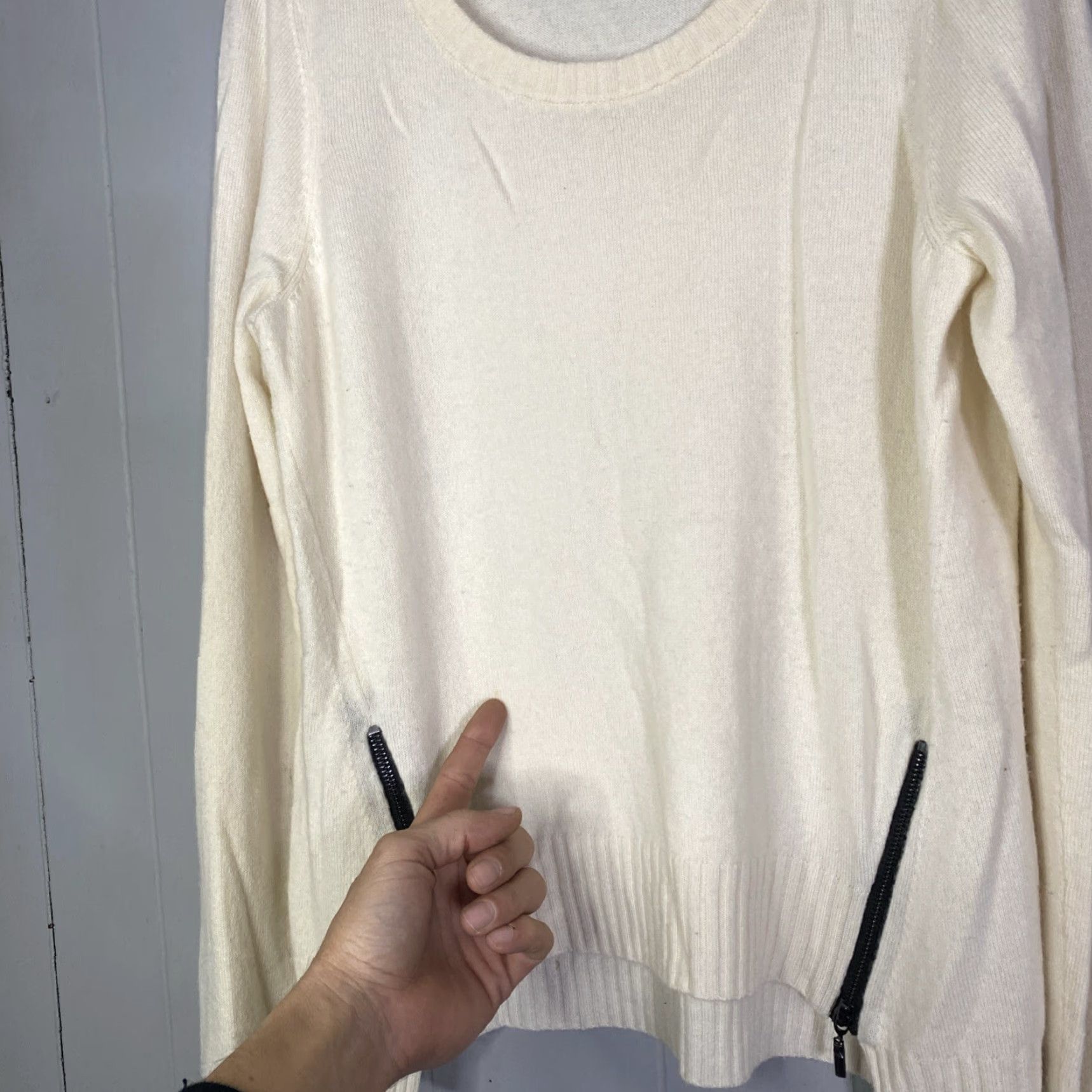 Vintage Womens 100% Cashmere Sweater Front Zip ‘Feel The Piece’ Terre Jacobs M/L Beige Pullover Long Sleeve Winter 20X25 Womens Size M / US 6-8 / IT 42-44 - 3 Thumbnail