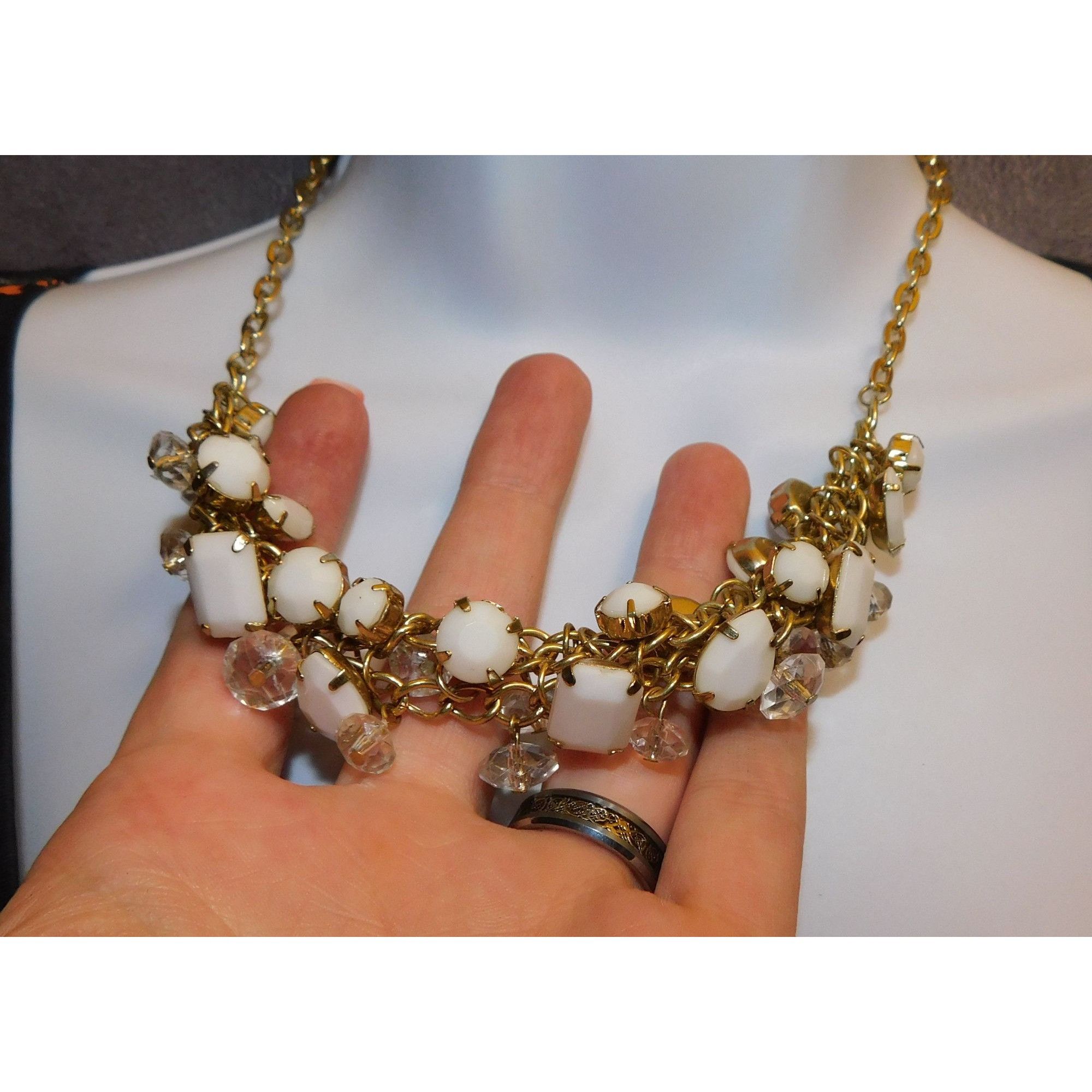 Other Retro White And Gold Tone Cluster Gem Necklace Size ONE SIZE - 3 Thumbnail
