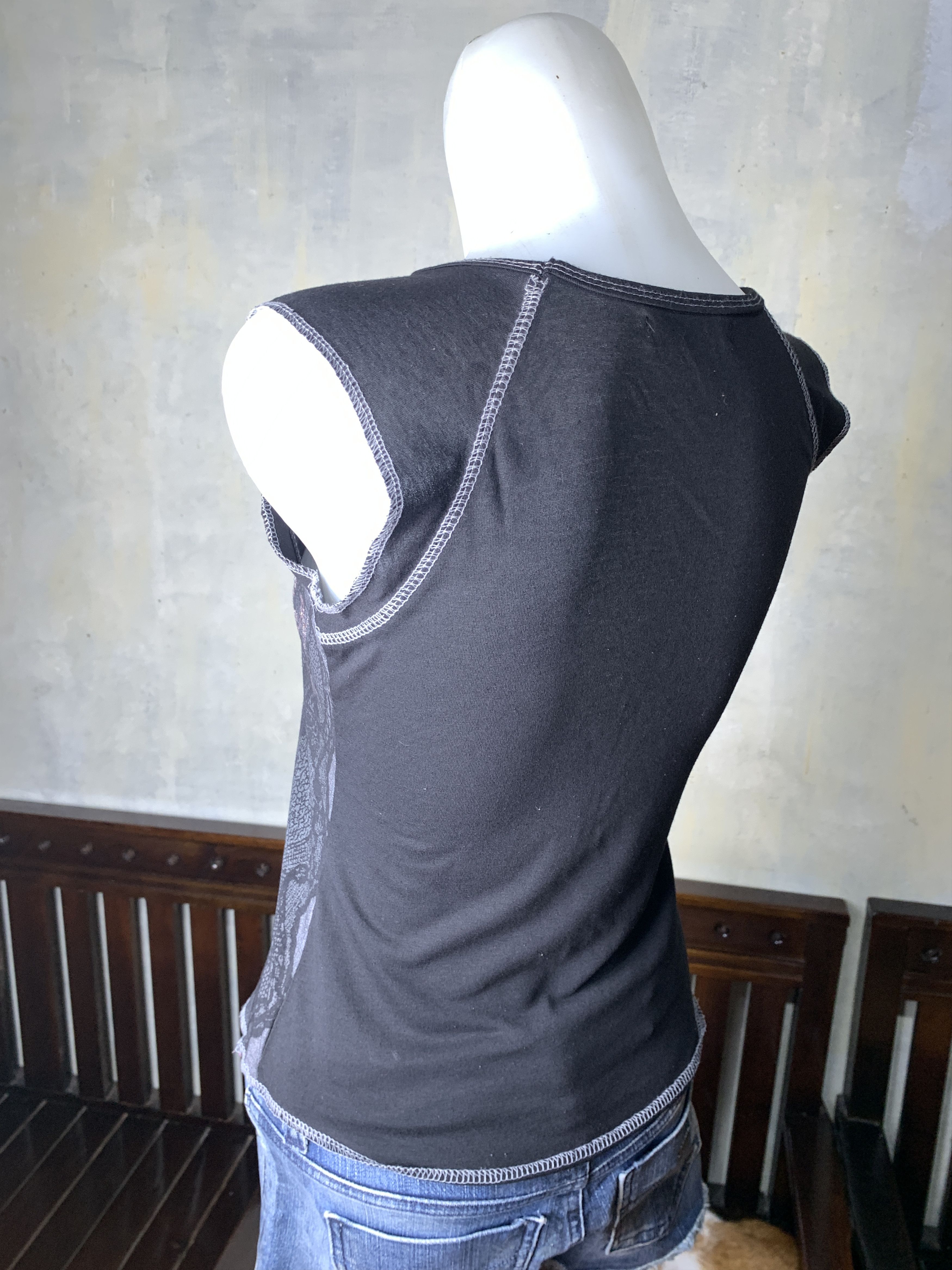 Japanese Brand Georges France Black Gradiation Tattoo Sleeveless Top (S) Size S / US 4 / IT 40 - 3 Thumbnail