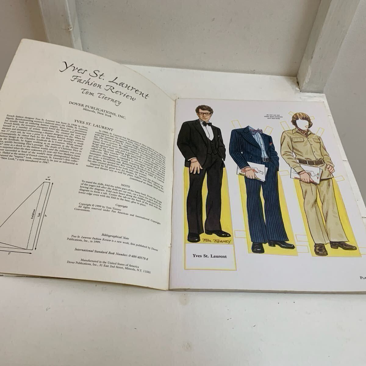 Yves Saint Laurent Yves Saint Laurent Fashion Review Size ONE SIZE - 4 Thumbnail
