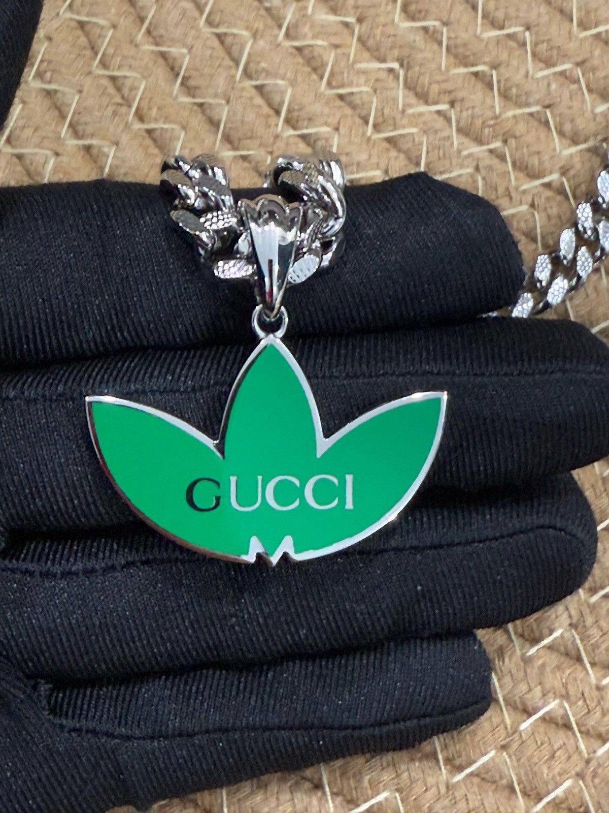 Gucci Enamel Gourmette Trefoil Small Pendant Necklace Size ONE SIZE - 6 Thumbnail