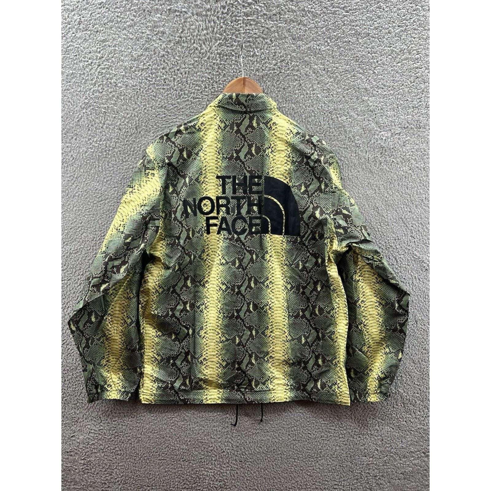 snake S 新品　supreme northface coaches