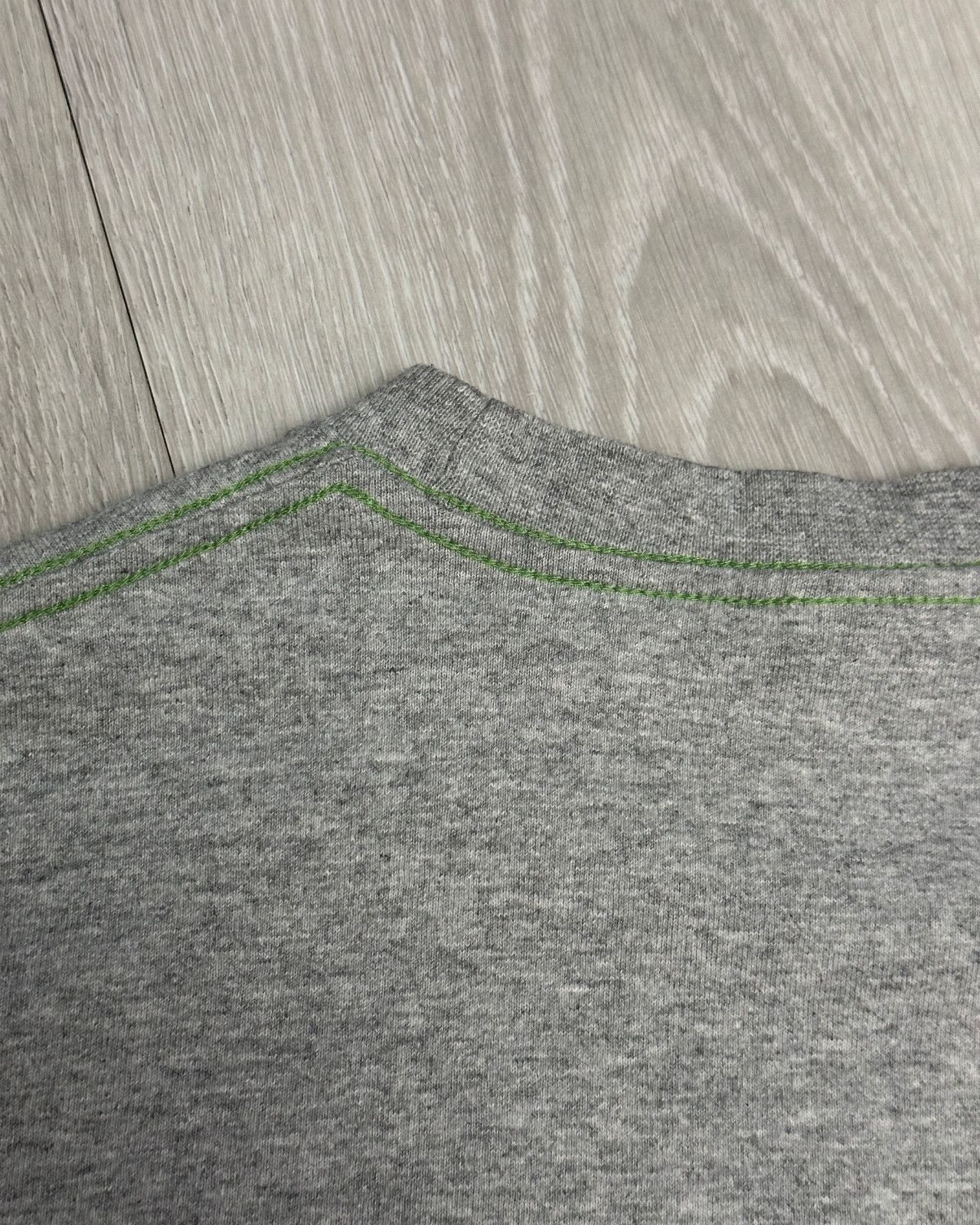 Nike Vintage Y2K Nike Embroidered Swoosh Gray T-Shirt Size Medium Size US M / EU 48-50 / 2 - 4 Thumbnail