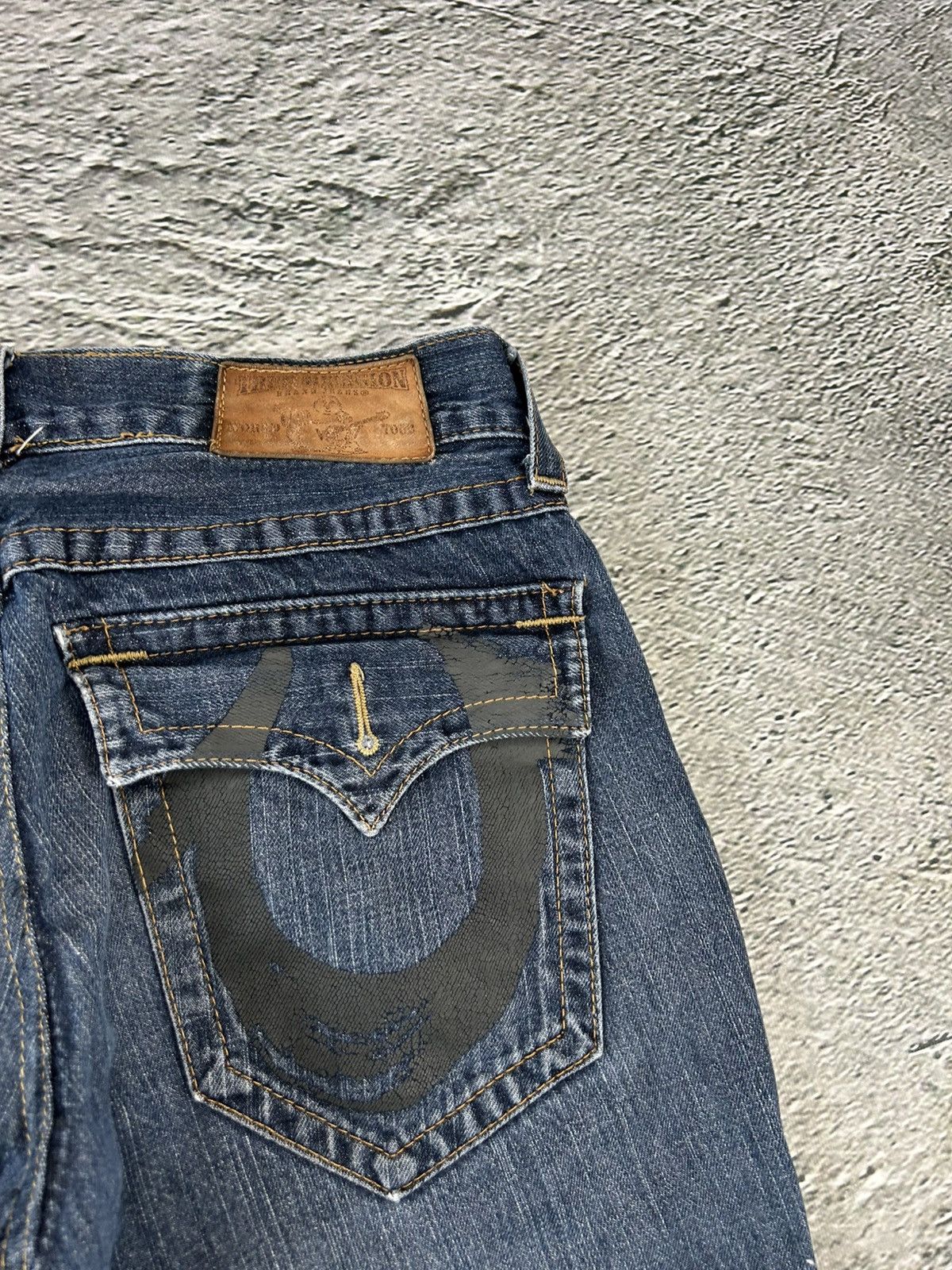 True Religion × Vintage True Religion vintage blue jeans big logo painted black Y2K Size US 29 - 2 Thumbnail