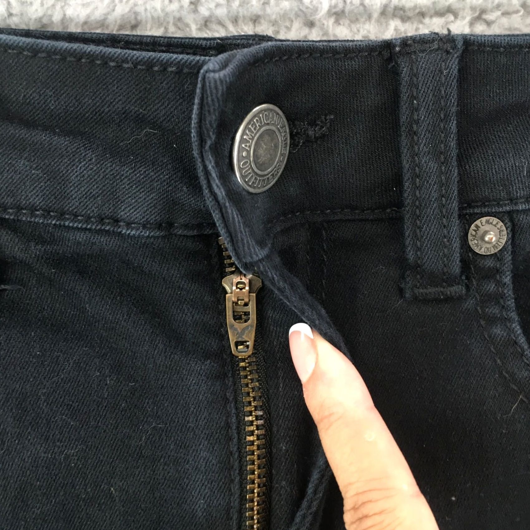 American Eagle Outfitters American Eagle Outfitters Next Level Stretch Rolled Cuff Hot Mom Shorts Womens 4 Black Size 27" / US 4 / IT 40 - 3 Thumbnail
