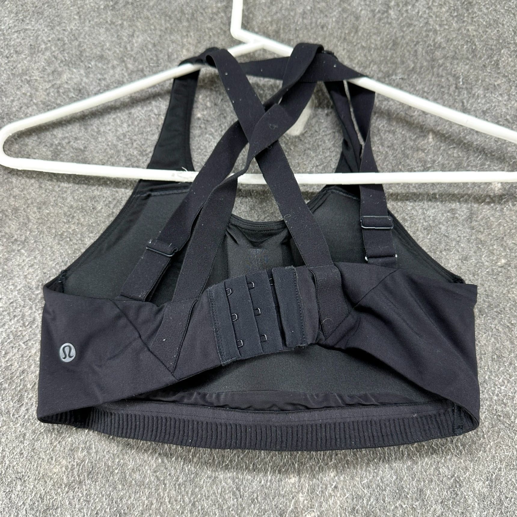 Lululemon Lululemon Sports Bra Womens 32C Black Lightweight Air Support Crossback Back Crisscross Gym Yoga Activewear Size ONE SIZE - 2 Thumbnail