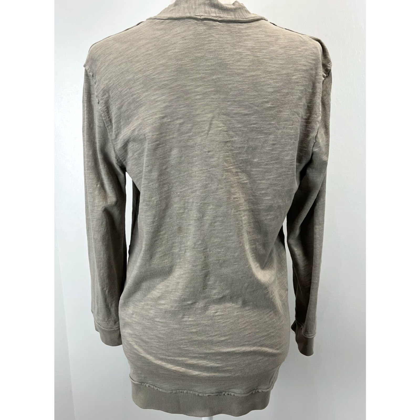 J.Crew VINTAGE? No. J. Crew Cardigan Sweater Putty M Lightweight V-Neck Casual Exposed Seams Womens Adult Medium Putty Cardigan Women Size M / US 6-8 / IT 42-44 - 3 Thumbnail